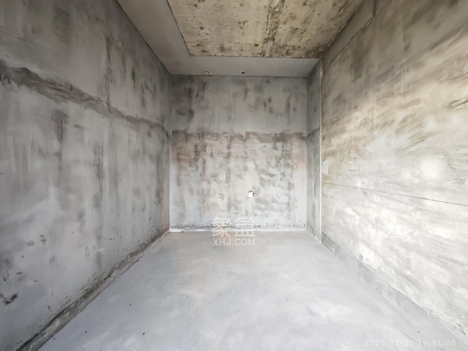 恒大御景天下城二期 5室2厅3卫 220.0万 恒大御景天下城二期 5室2厅3卫 220.0万卧室