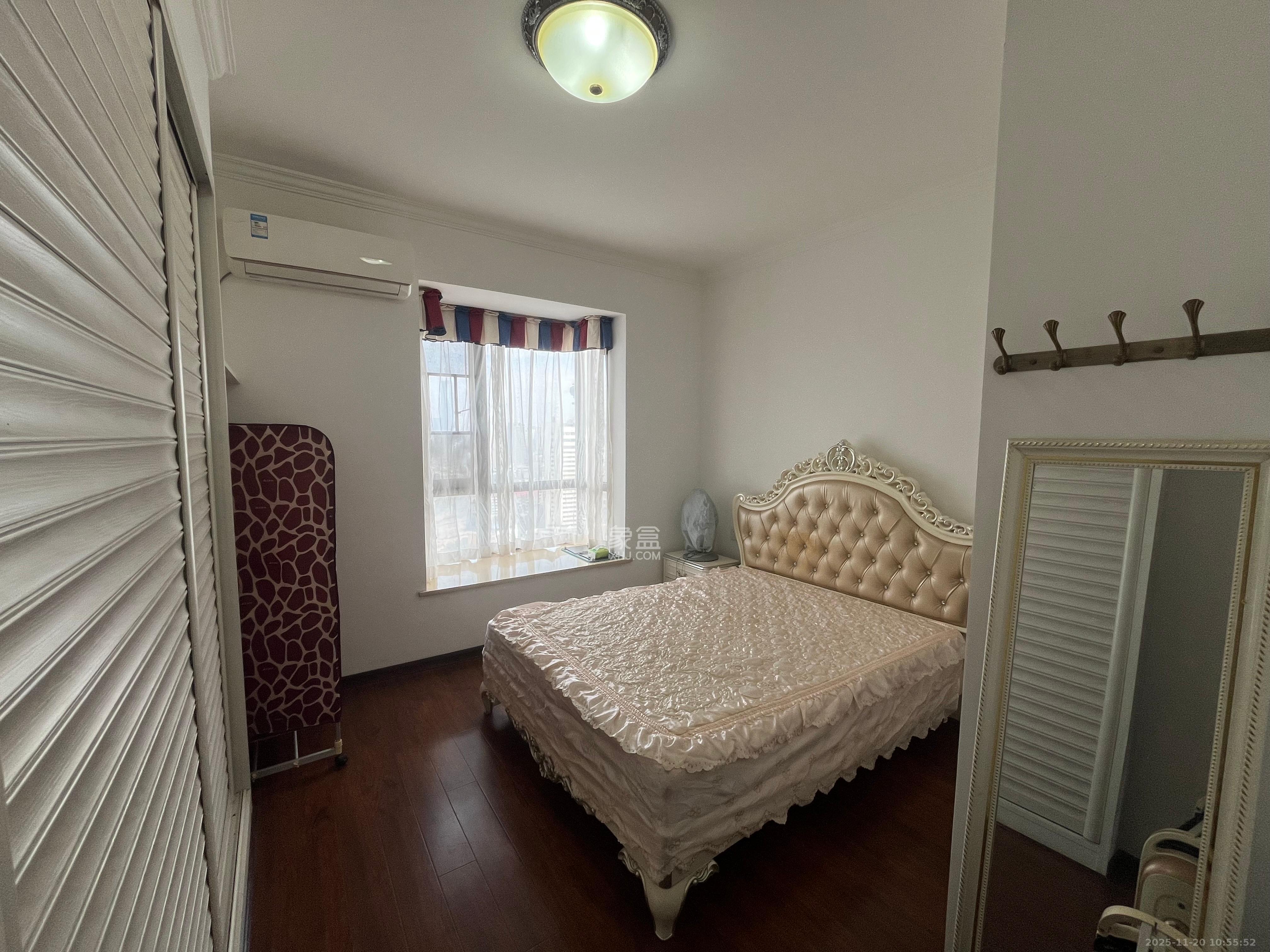 星城书香苑(星城书院) 3室2厅2卫 3800.0元/月 星城书香苑(星城书院) 3室2厅2卫 3800.0元/月室内图