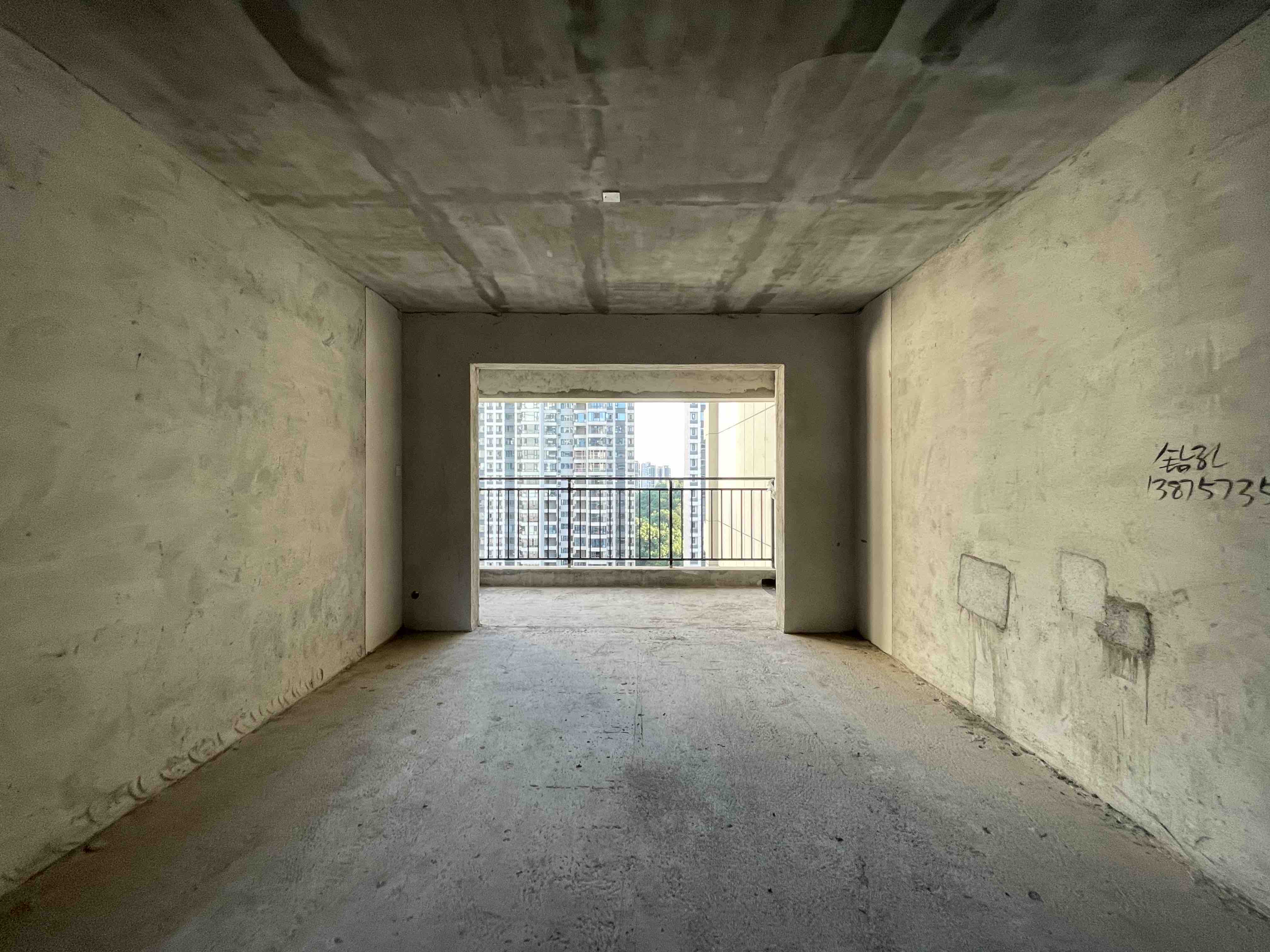 汇方雁归来 4室2厅2卫 89.8万 汇方雁归来 4室2厅2卫 89.8万客厅