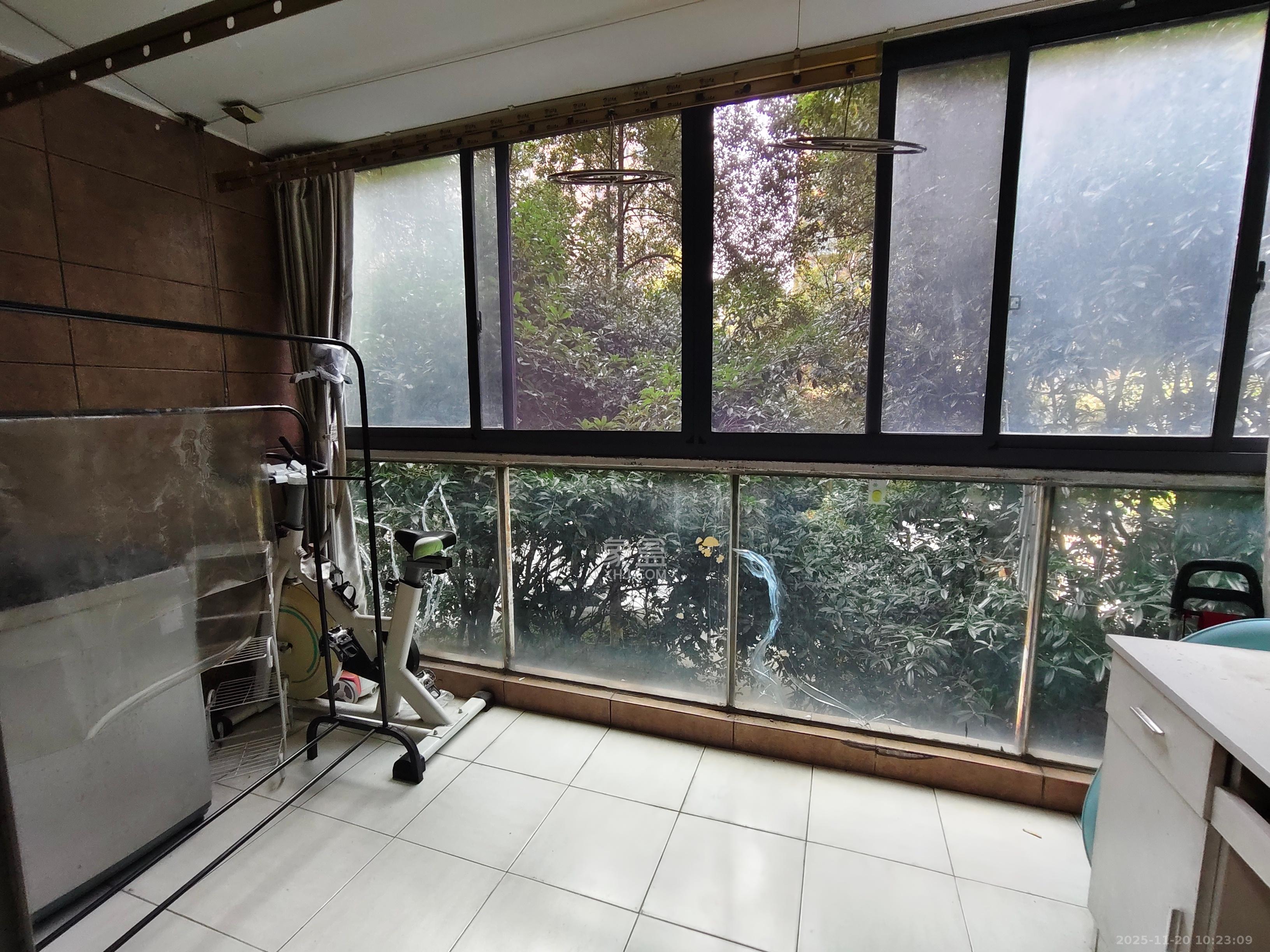 新城新世界一二三期 1室2厅1卫 1600.0元/月 新城新世界一二三期 1室2厅1卫 1600.0元/月室内图