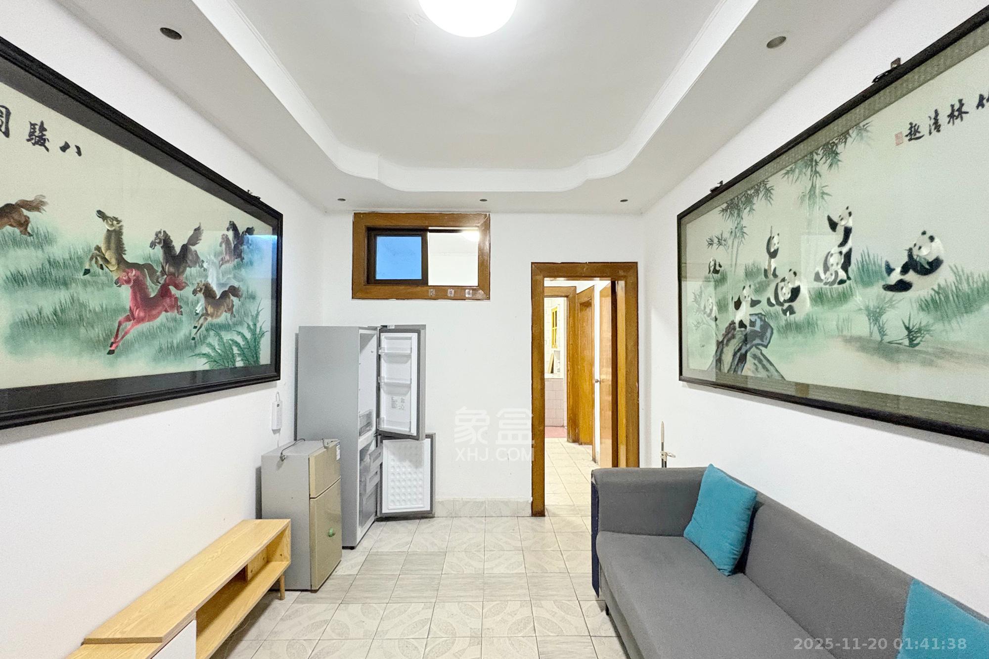 桐荫里社区 2室2厅1卫 50.0万 桐荫里社区 2室2厅1卫 50.0万客厅