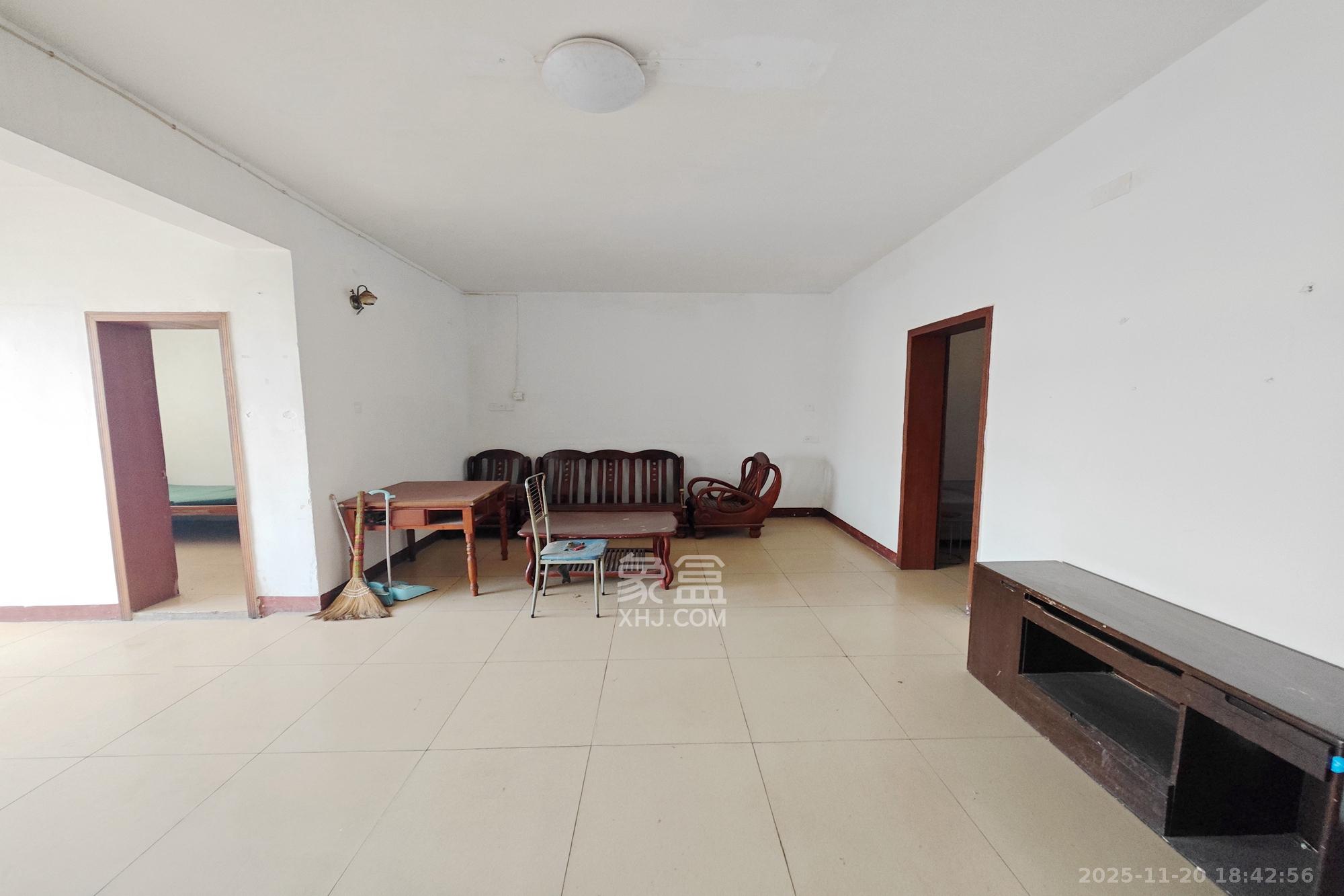 天韵家园 3室2厅2卫 55.0万 天韵家园 3室2厅2卫 55.0万客厅