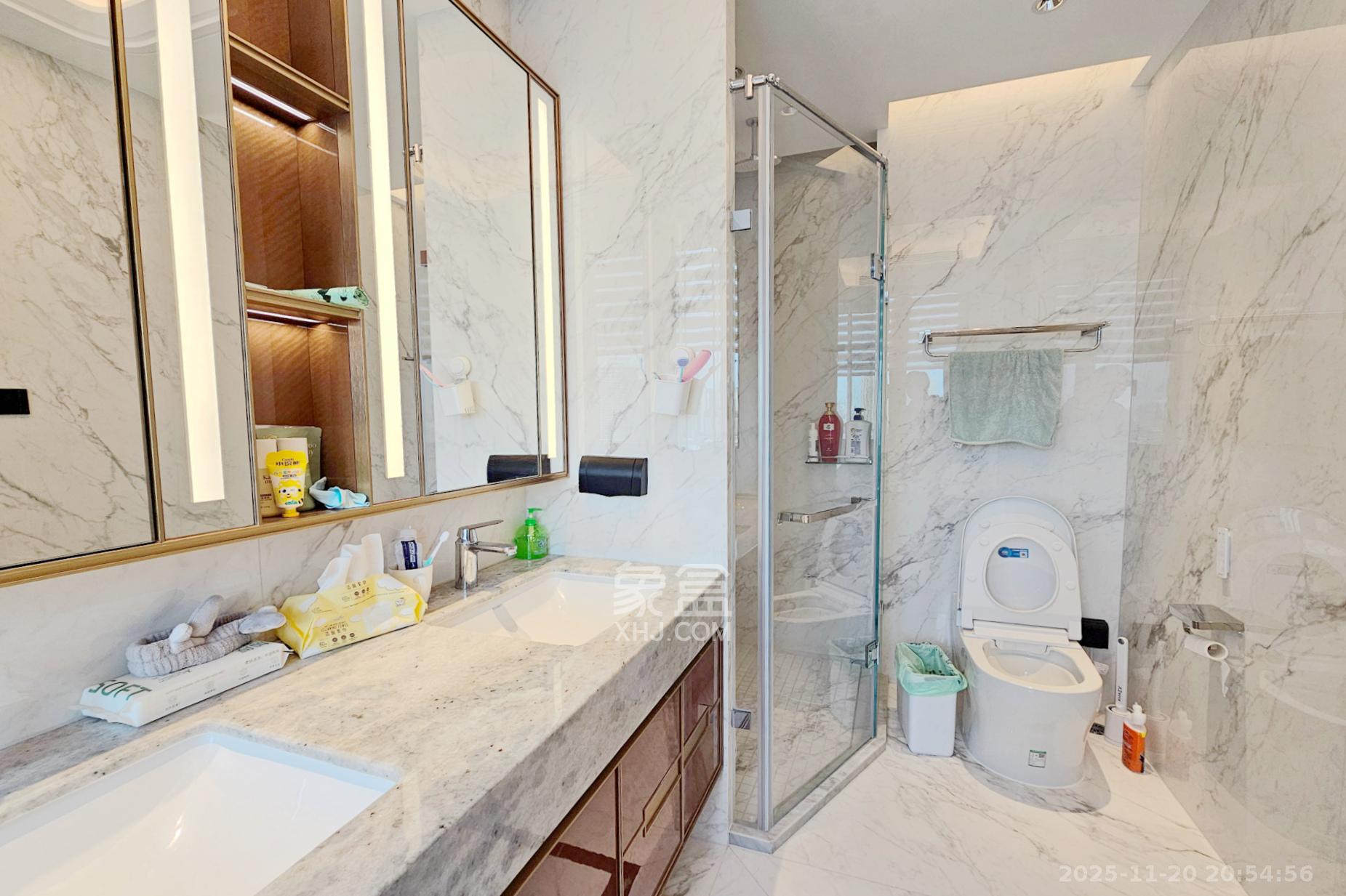 运达滨河广场  5室2厅5卫    1098.0万卫生间