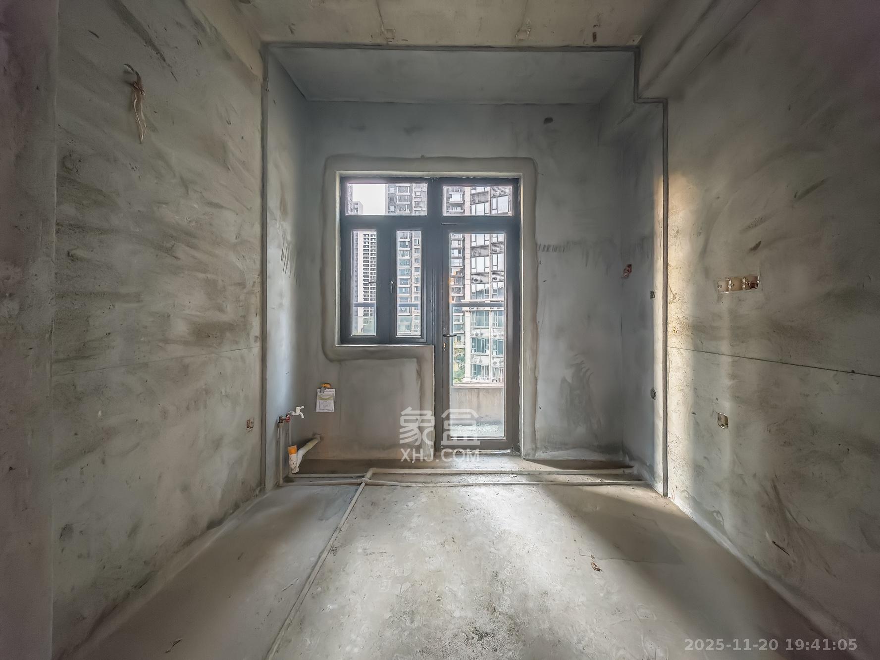 恒大御景天下城二期 5室2厅3卫 220.0万 恒大御景天下城二期 5室2厅3卫 220.0万厨房