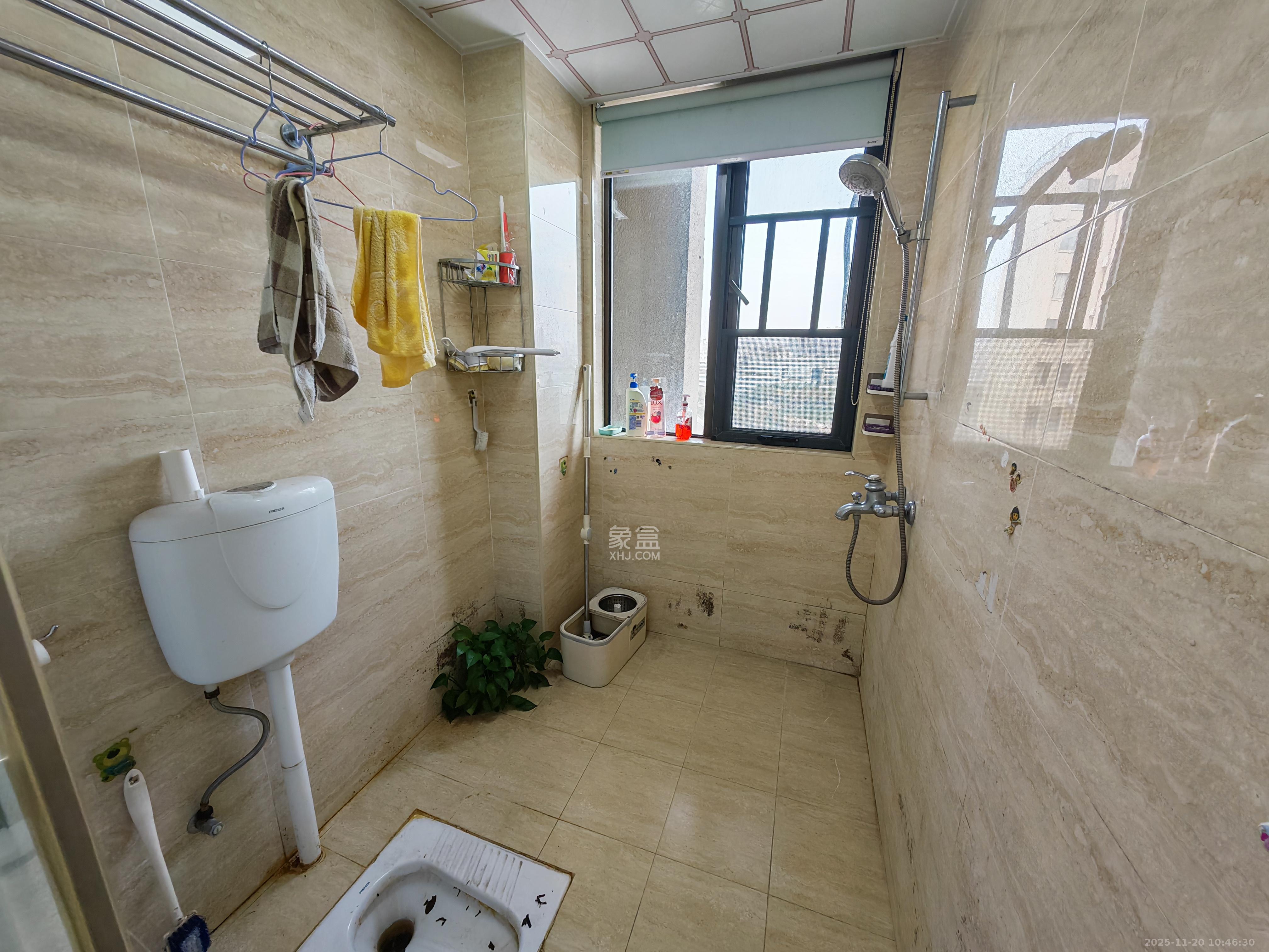 金茂梅溪湖  3室2厅2卫    3500.0元/月室内图