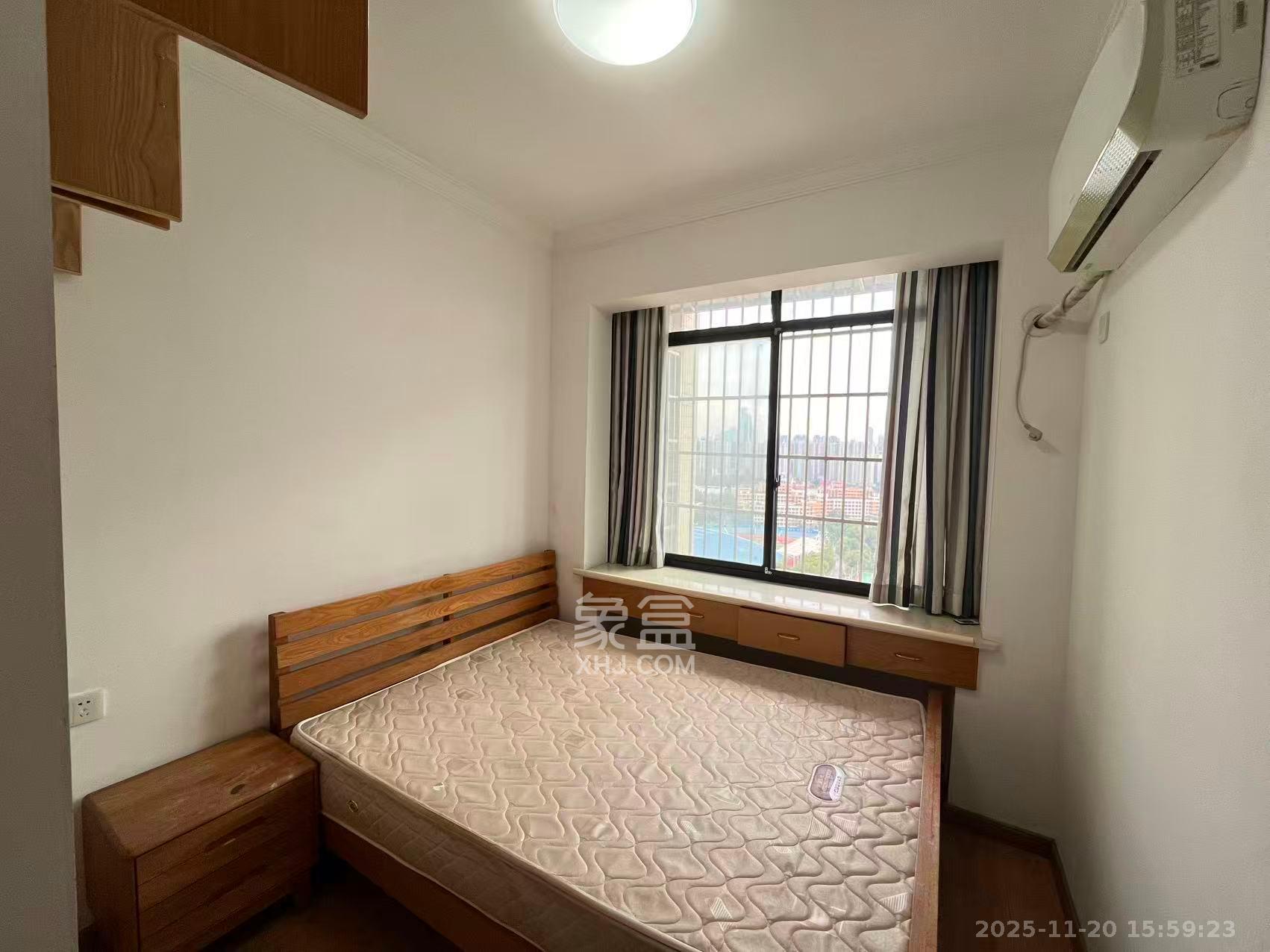 天元涉外景园B区  3室2厅2卫    2400.0元/月室内图