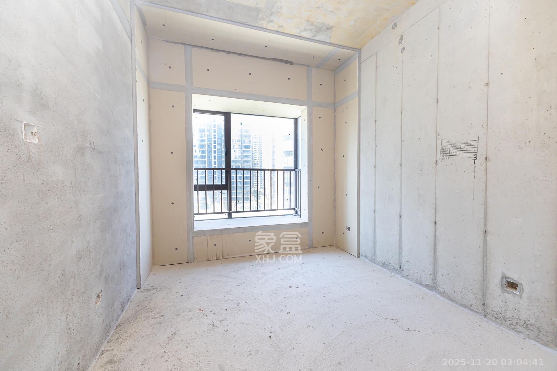 润和湘江天地E区 5室2厅2卫 240.0万 润和湘江天地E区 5室2厅2卫 240.0万卧室