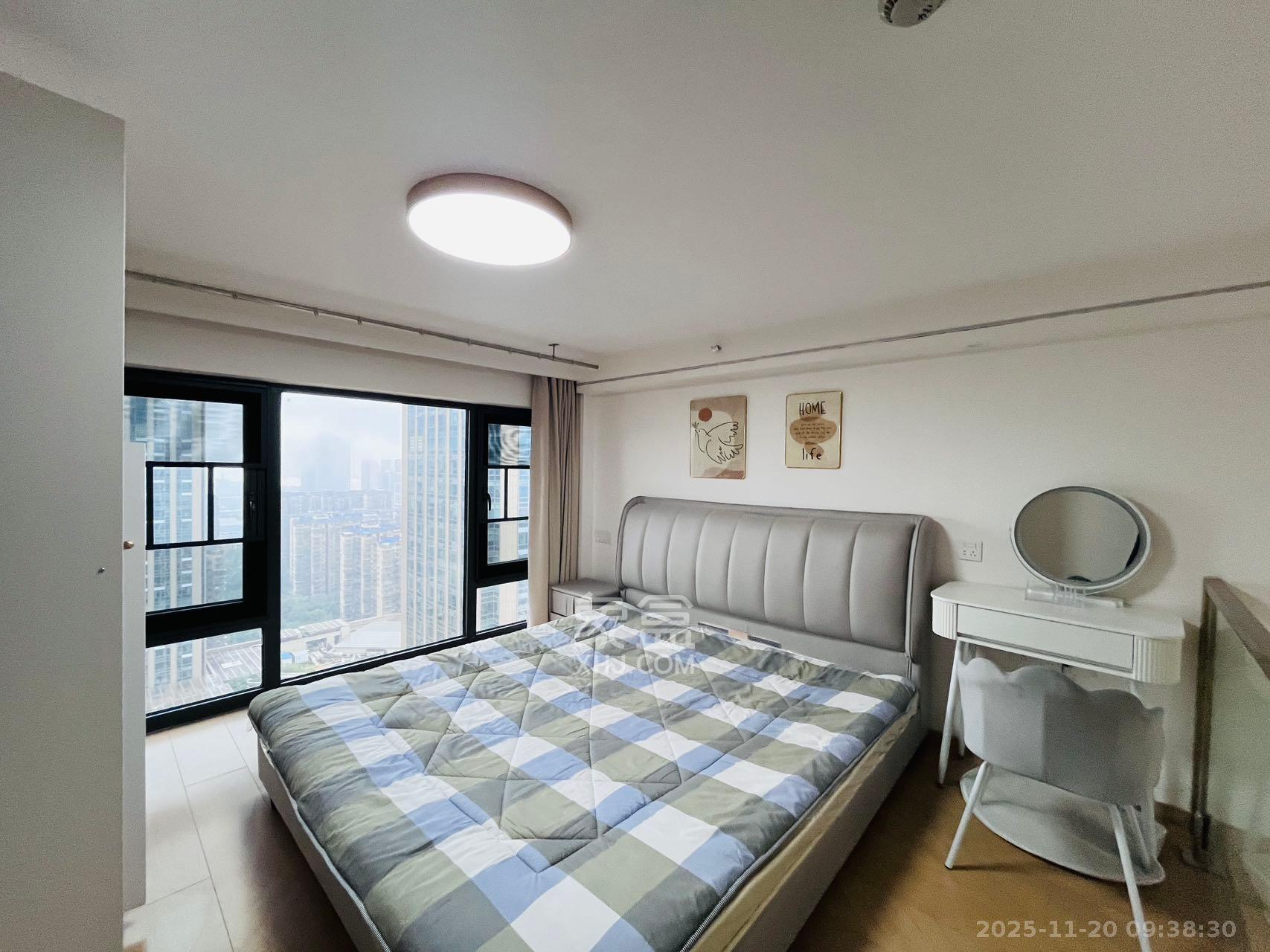 卓越中寰 2室1厅1卫 2700.0元/月 卓越中寰 2室1厅1卫 2700.0元/月室内图