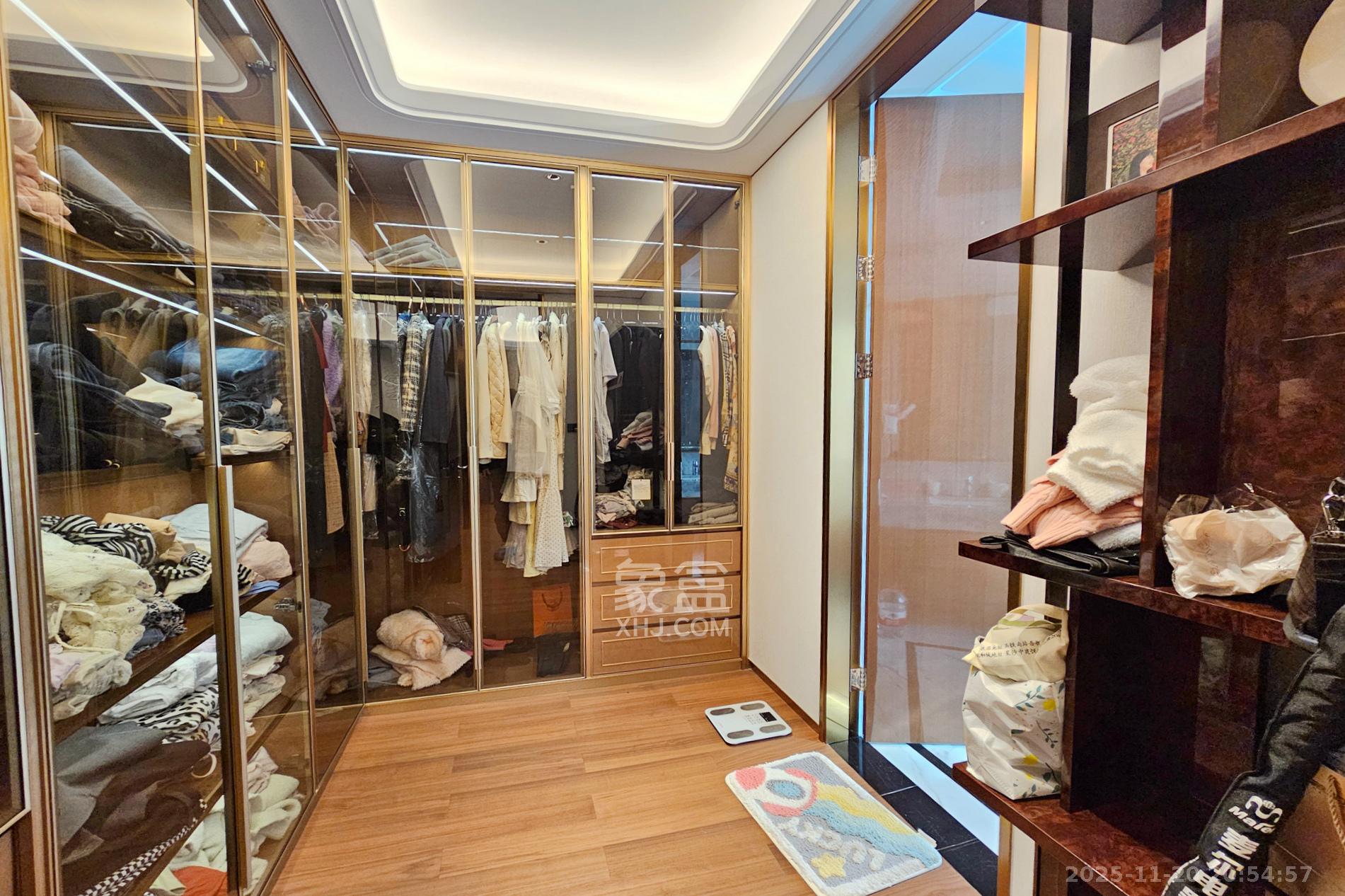 运达滨河广场  5室2厅5卫    1098.0万其他