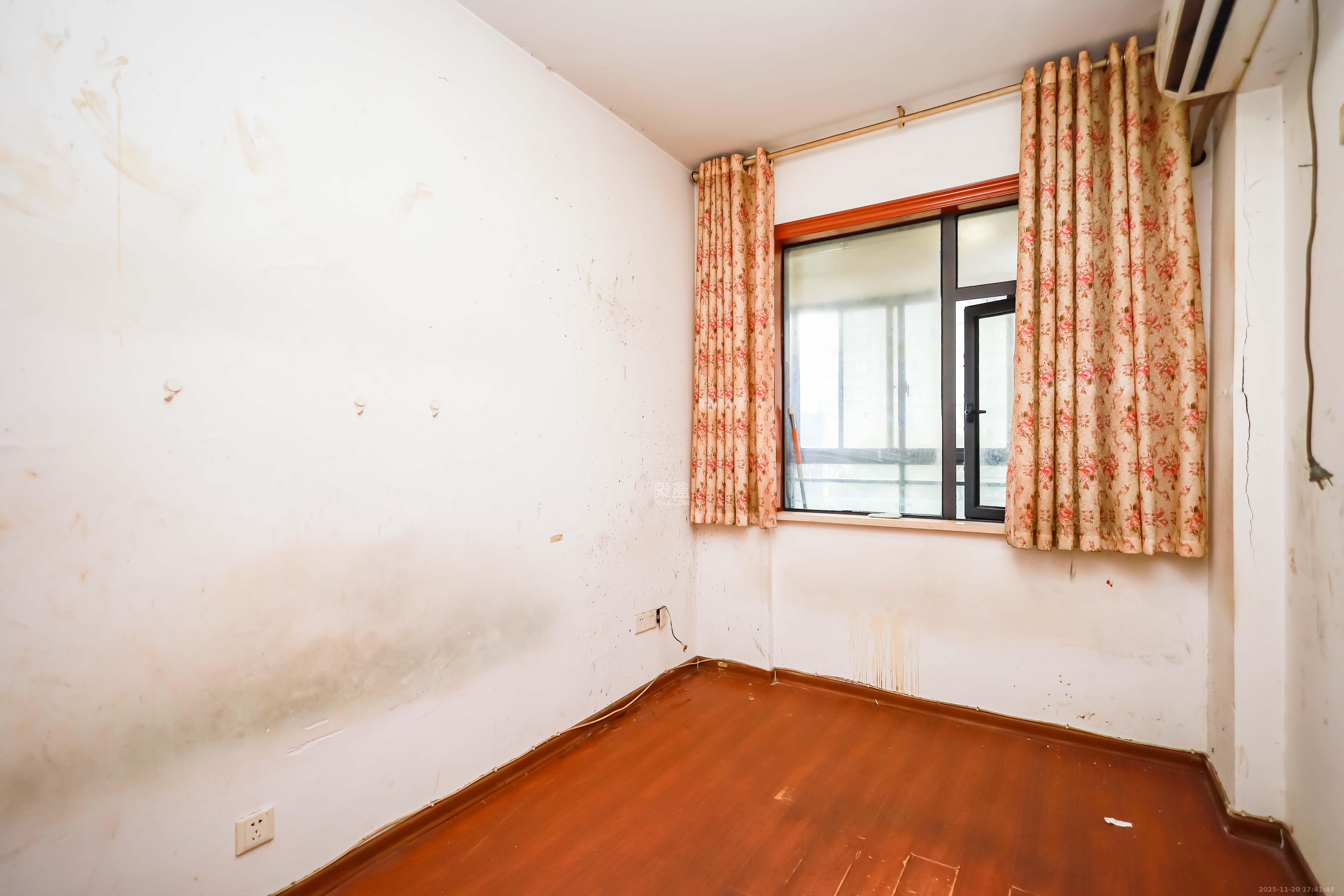 西城龙庭 3室1厅1卫 85.0万 西城龙庭 3室1厅1卫 85.0万卧室