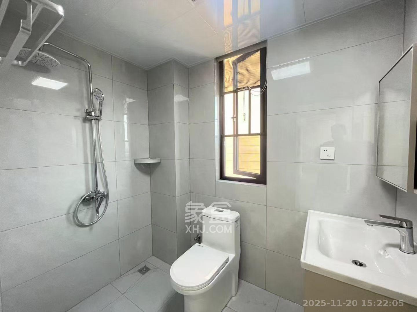 紫华郡  3室2厅2卫    2100.0元/月室内图