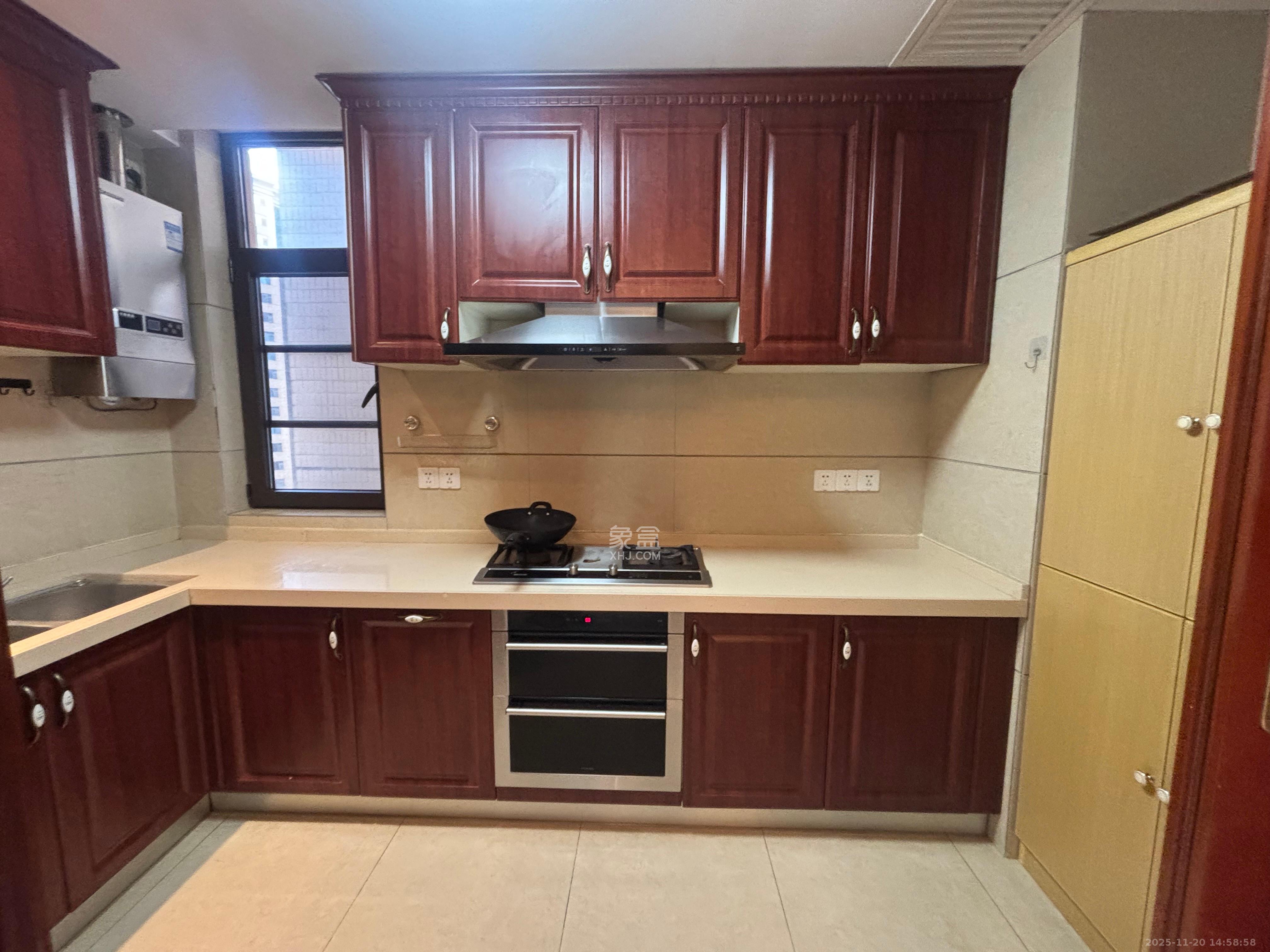 运达中央广场一、二期  3室2厅2卫    9500.0元/月室内图