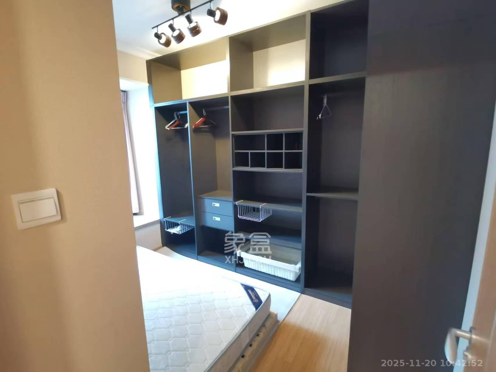 万科金域蓝湾  3室2厅2卫    3300.0元/月室内图