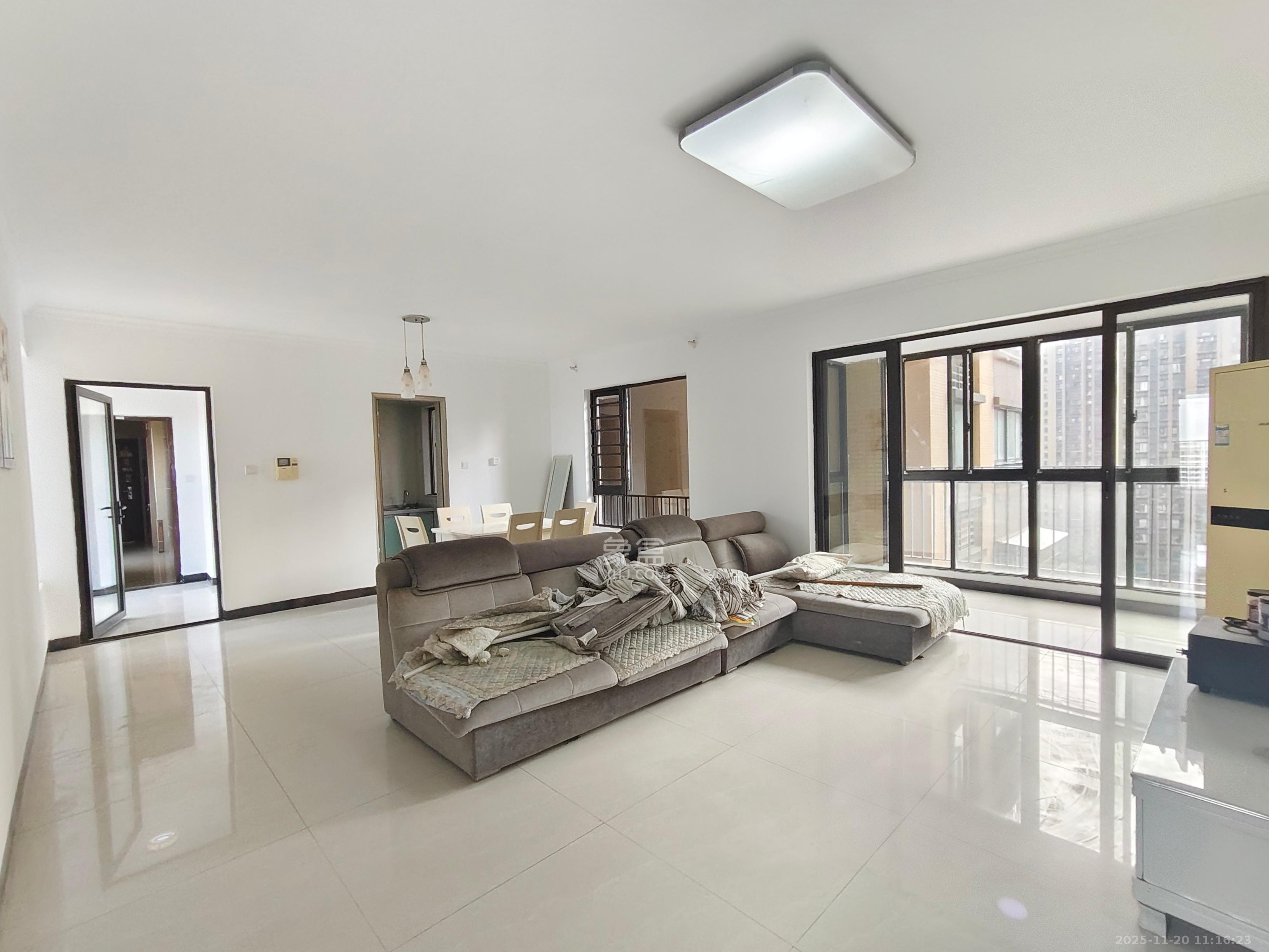 华润凤凰城三期 3室2厅2卫 2000.0元/月 华润凤凰城三期 3室2厅2卫 2000.0元/月室内图