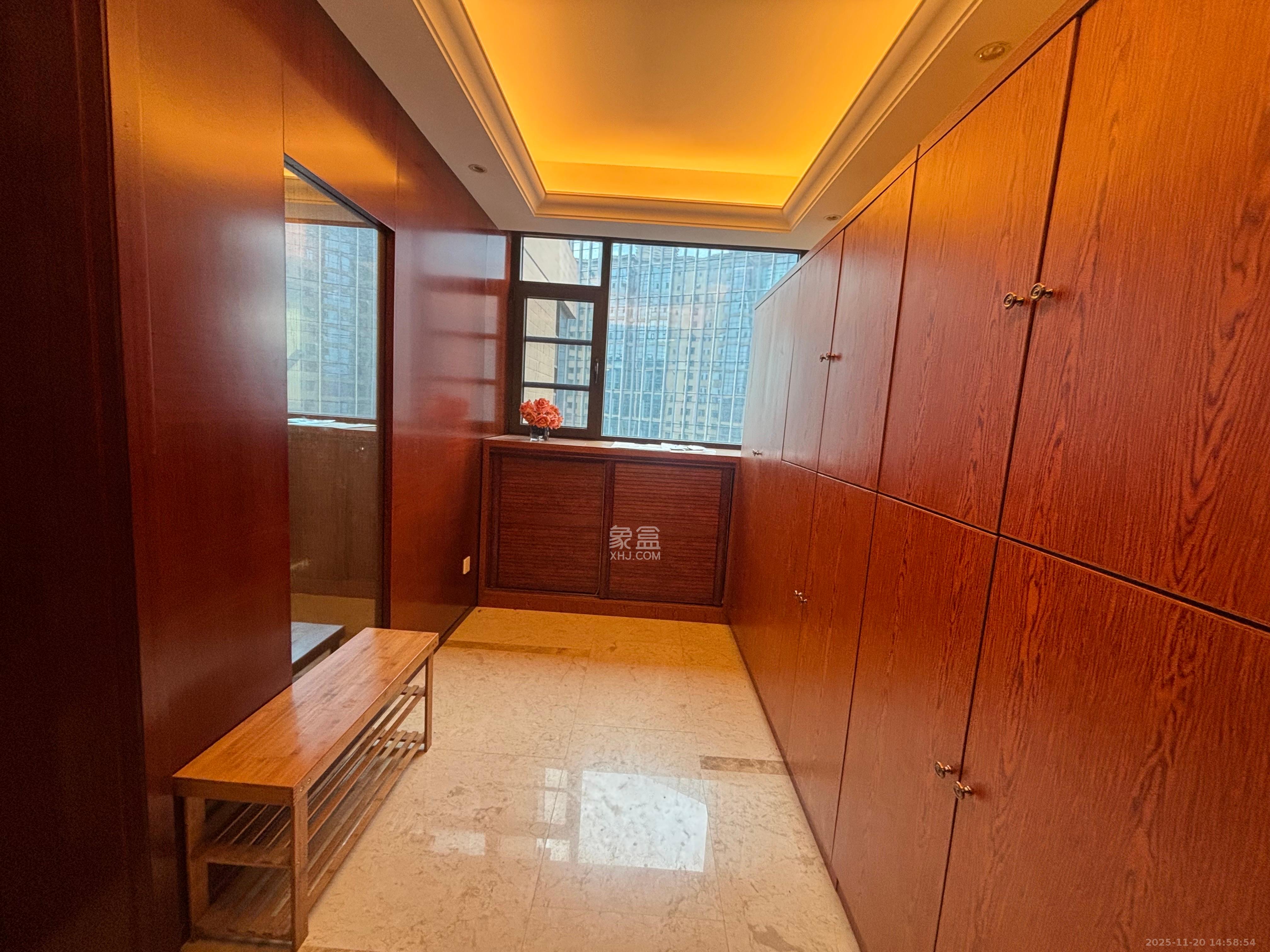 运达中央广场一、二期 3室2厅2卫 9500.0元/月 运达中央广场一、二期 3室2厅2卫 9500.0元/月室内图