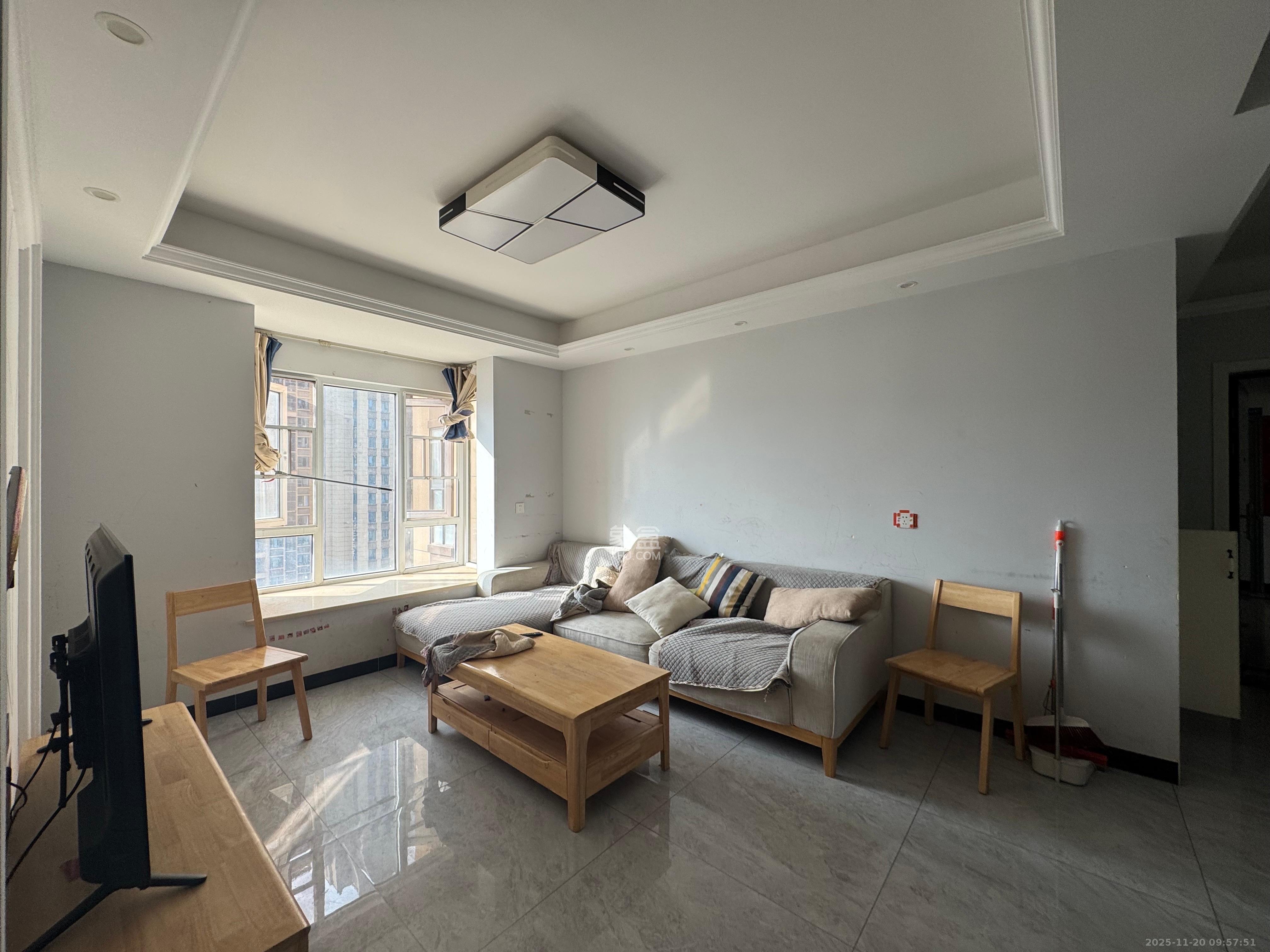 荣盛花语城  3室2厅1卫    1800.0元/月室内图