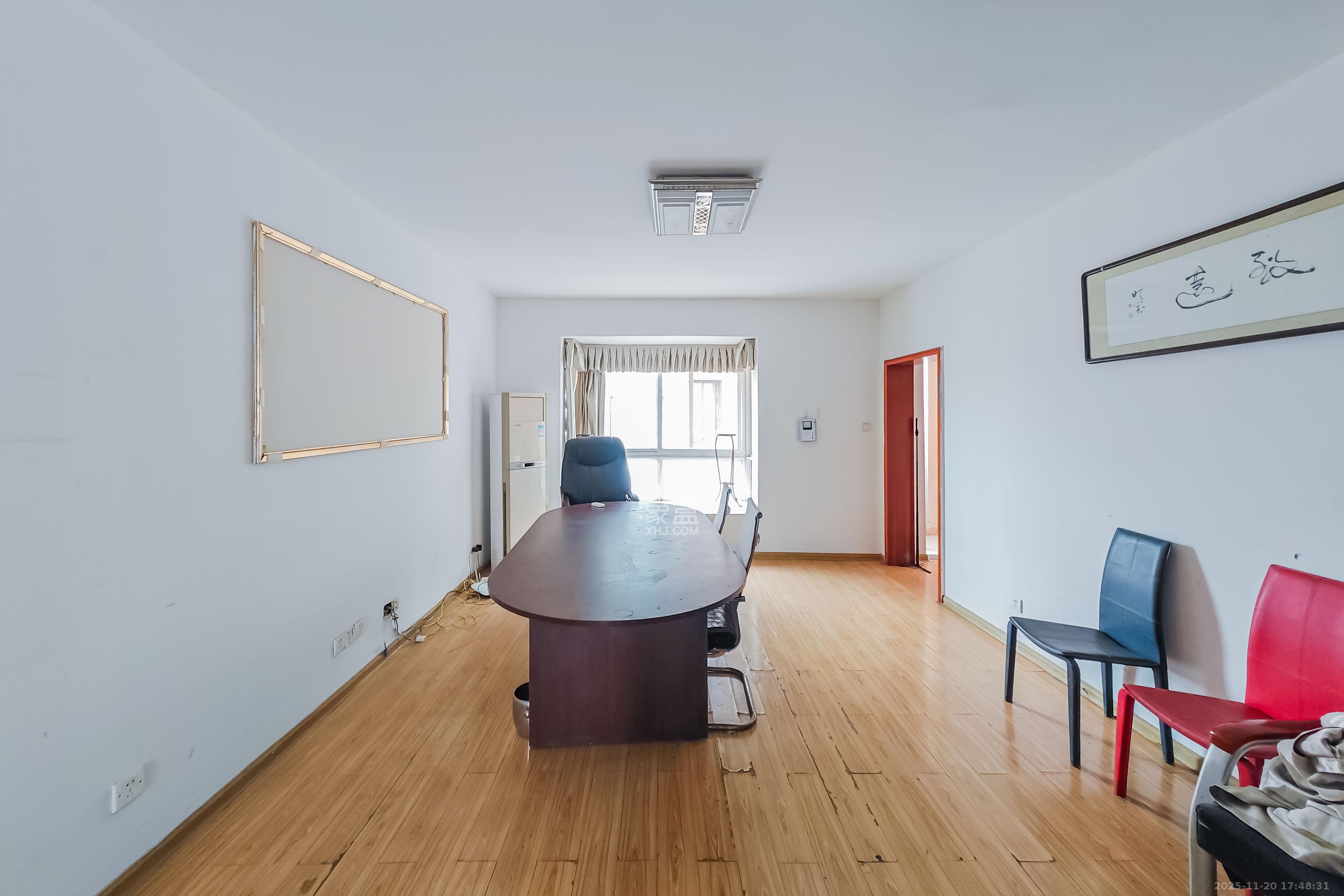 恒丰天湘华庭 1室2厅1卫 73.0万 恒丰天湘华庭 1室2厅1卫 73.0万客厅