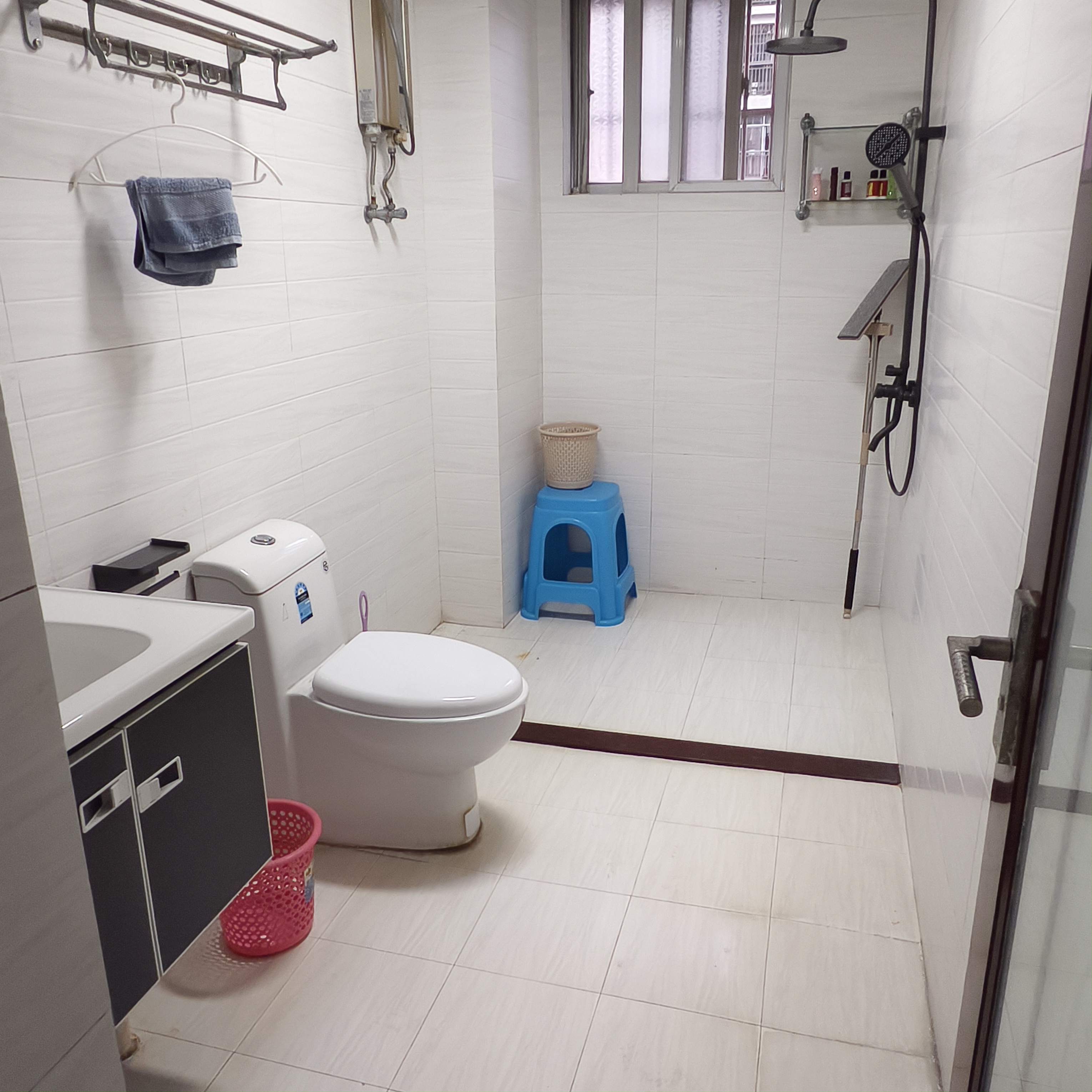 八一小区  3室2厅2卫    3300.0元/月室内图