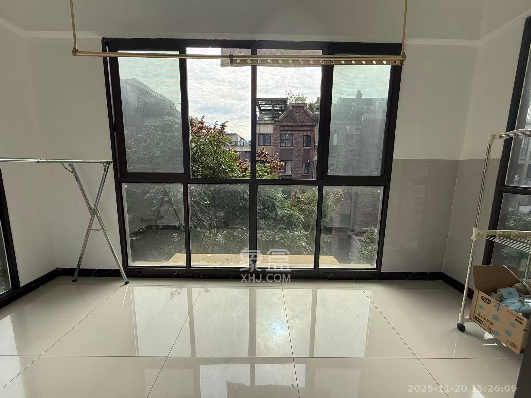 星湖湾二期洋房  3室2厅2卫    2300.0元/月室内图