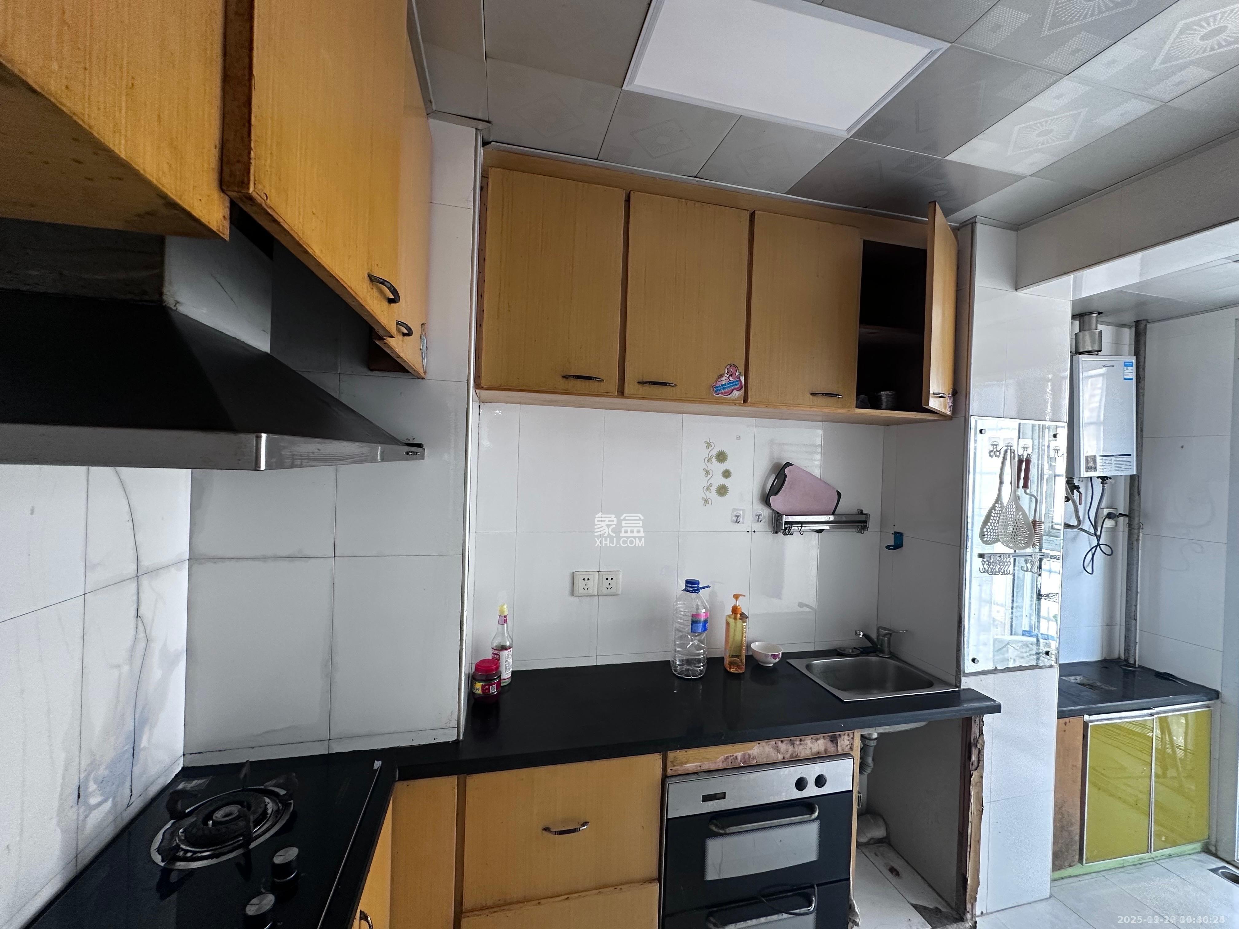 星典时代  1室2厅1卫    2100.0元/月室内图