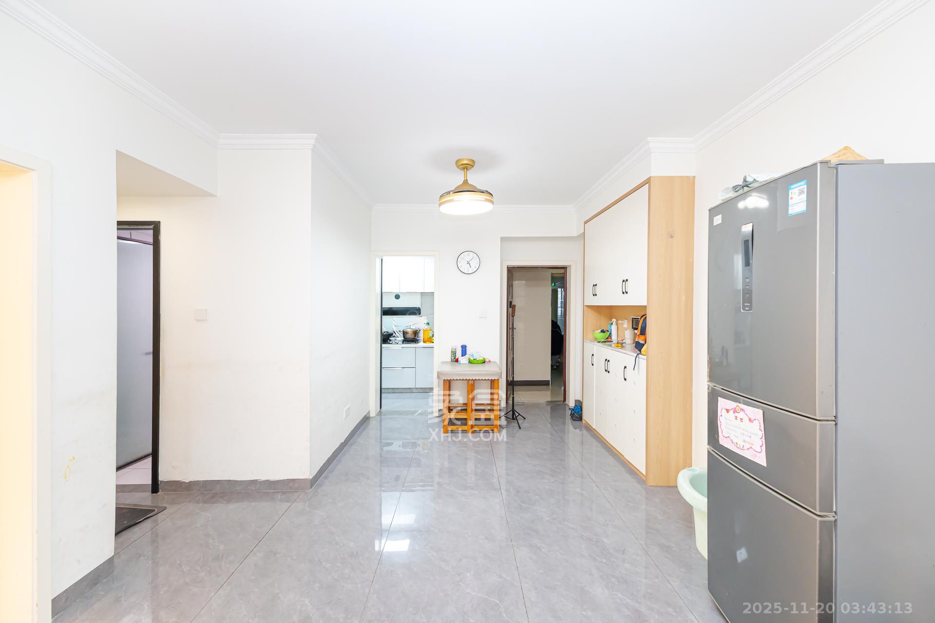 润和又一城  3室2厅1卫    68.5万客厅