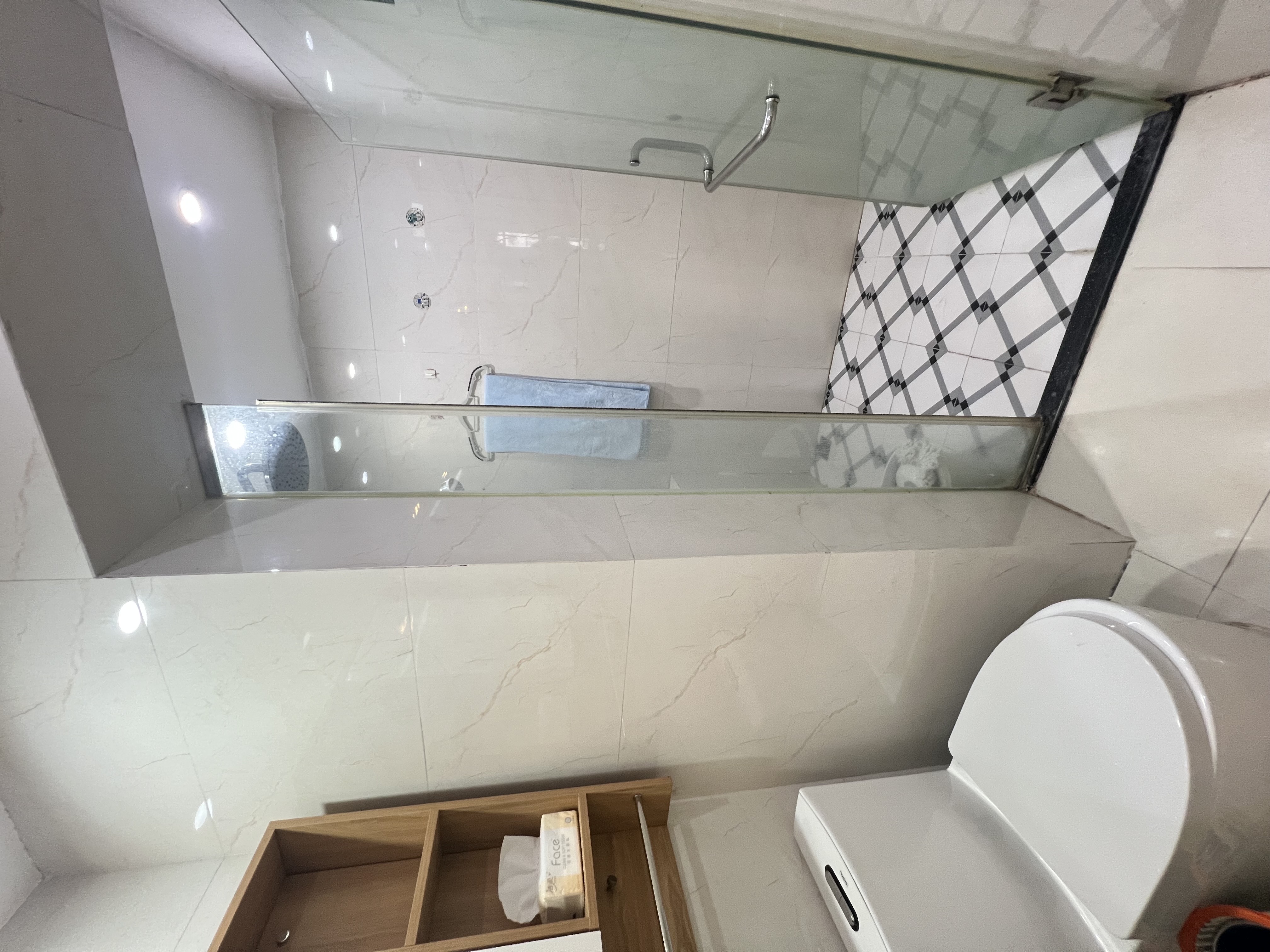 宇建国贸城  1室0厅1卫    2200.0元/月室内图