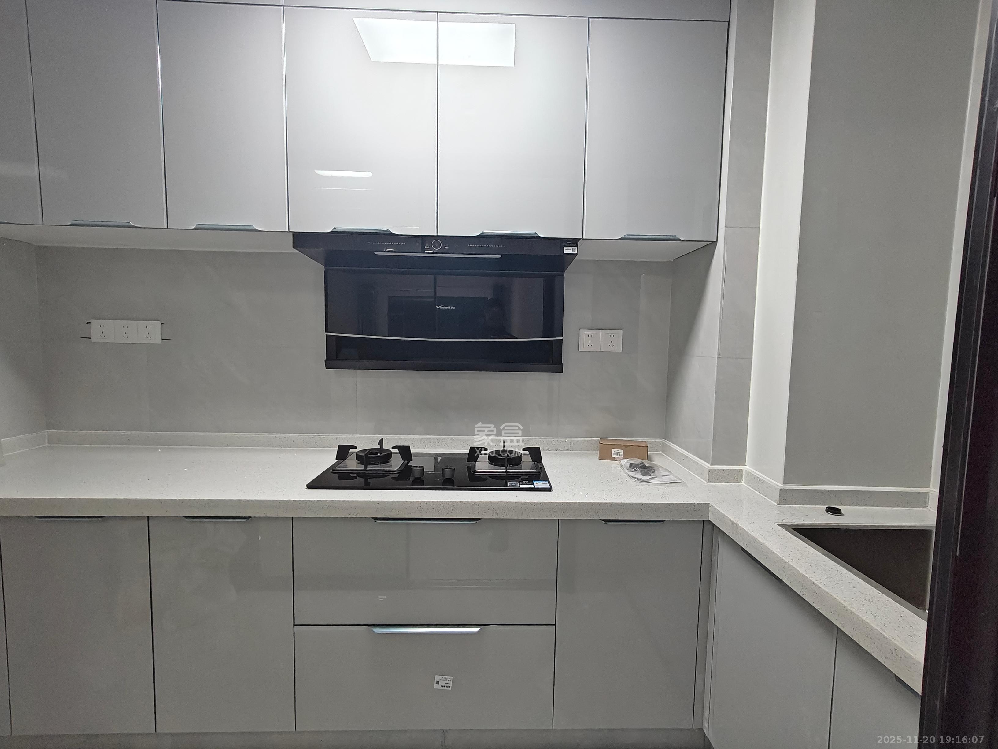 海伦春天  3室2厅1卫    2400.0元/月室内图