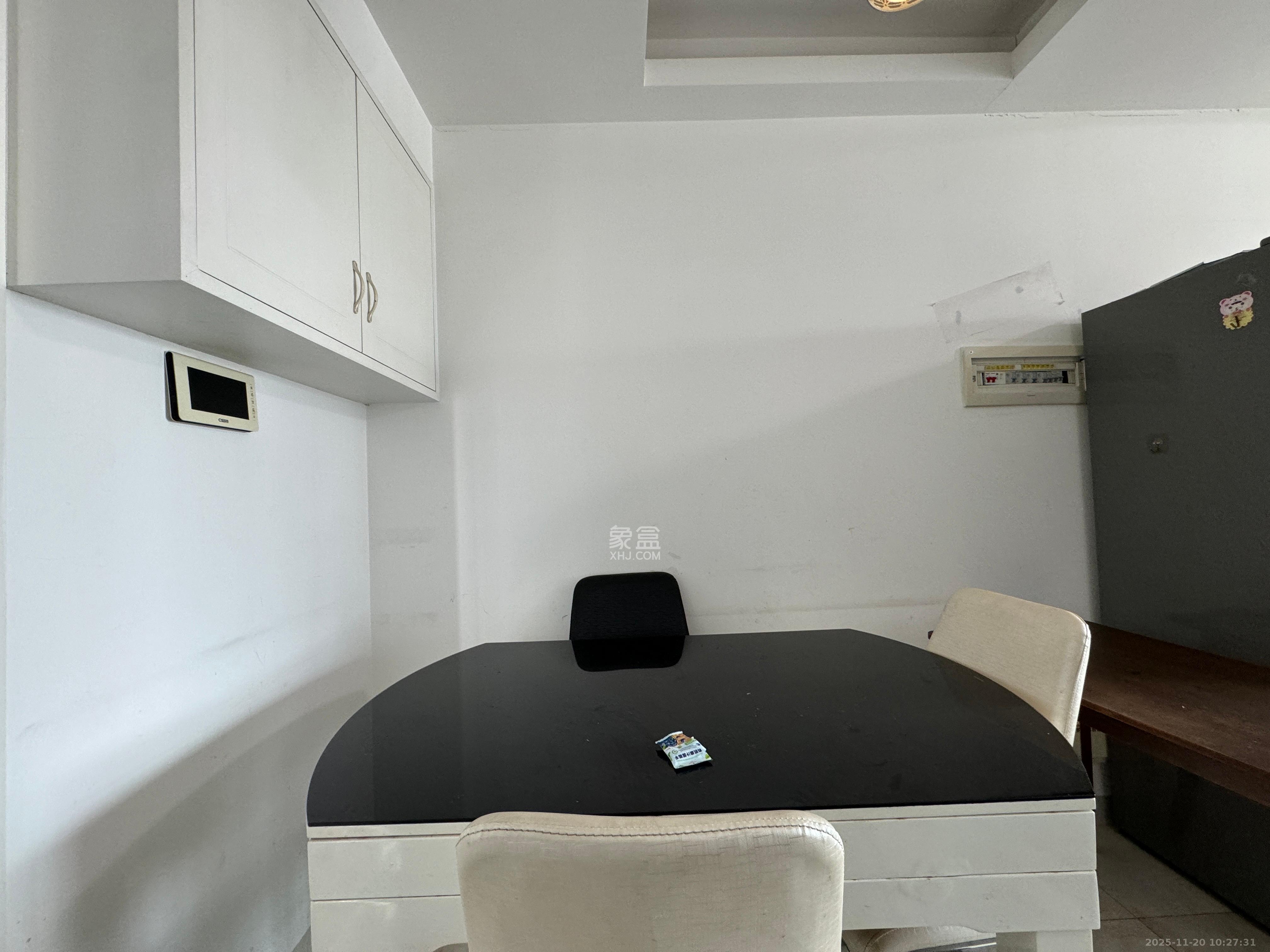 丰源国际  3室1厅1卫    2000.0元/月室内图