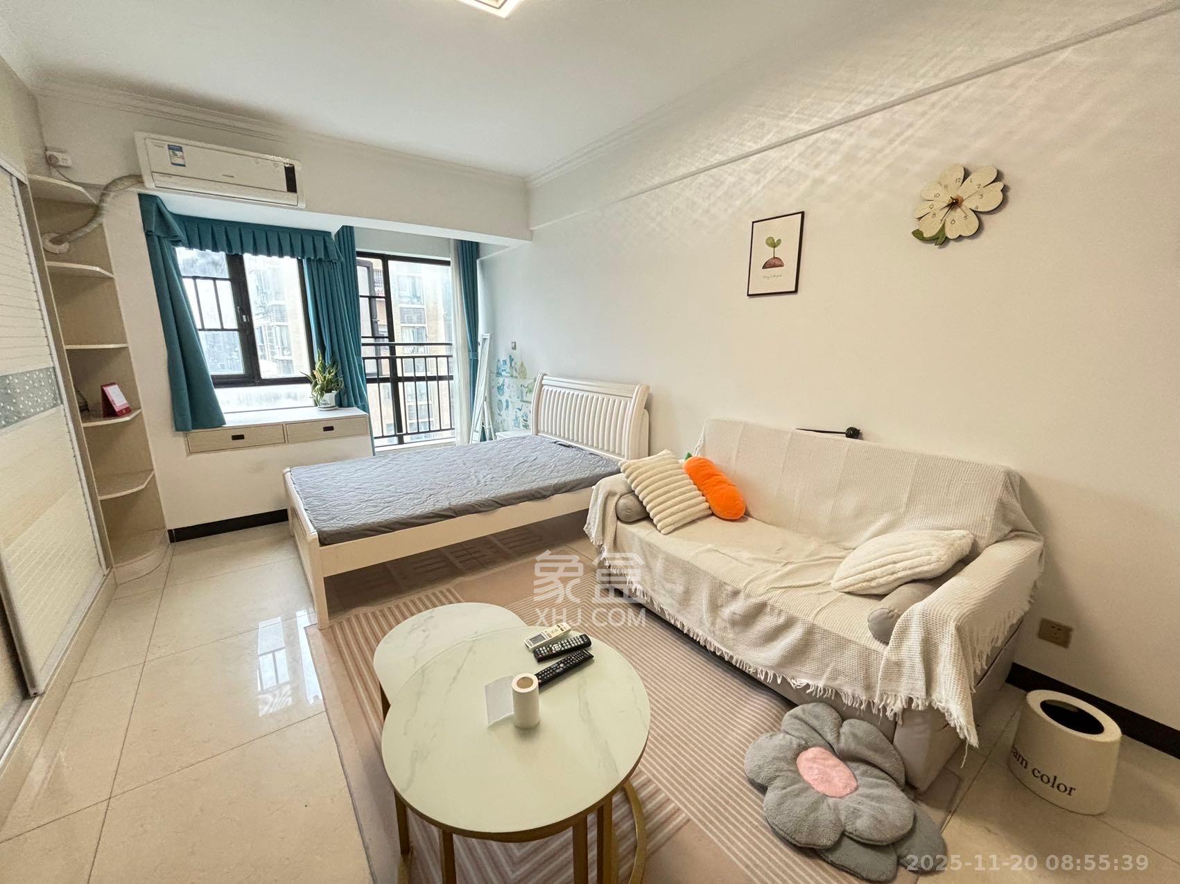 英郡年华  1室1厅1卫    1300.0元/月