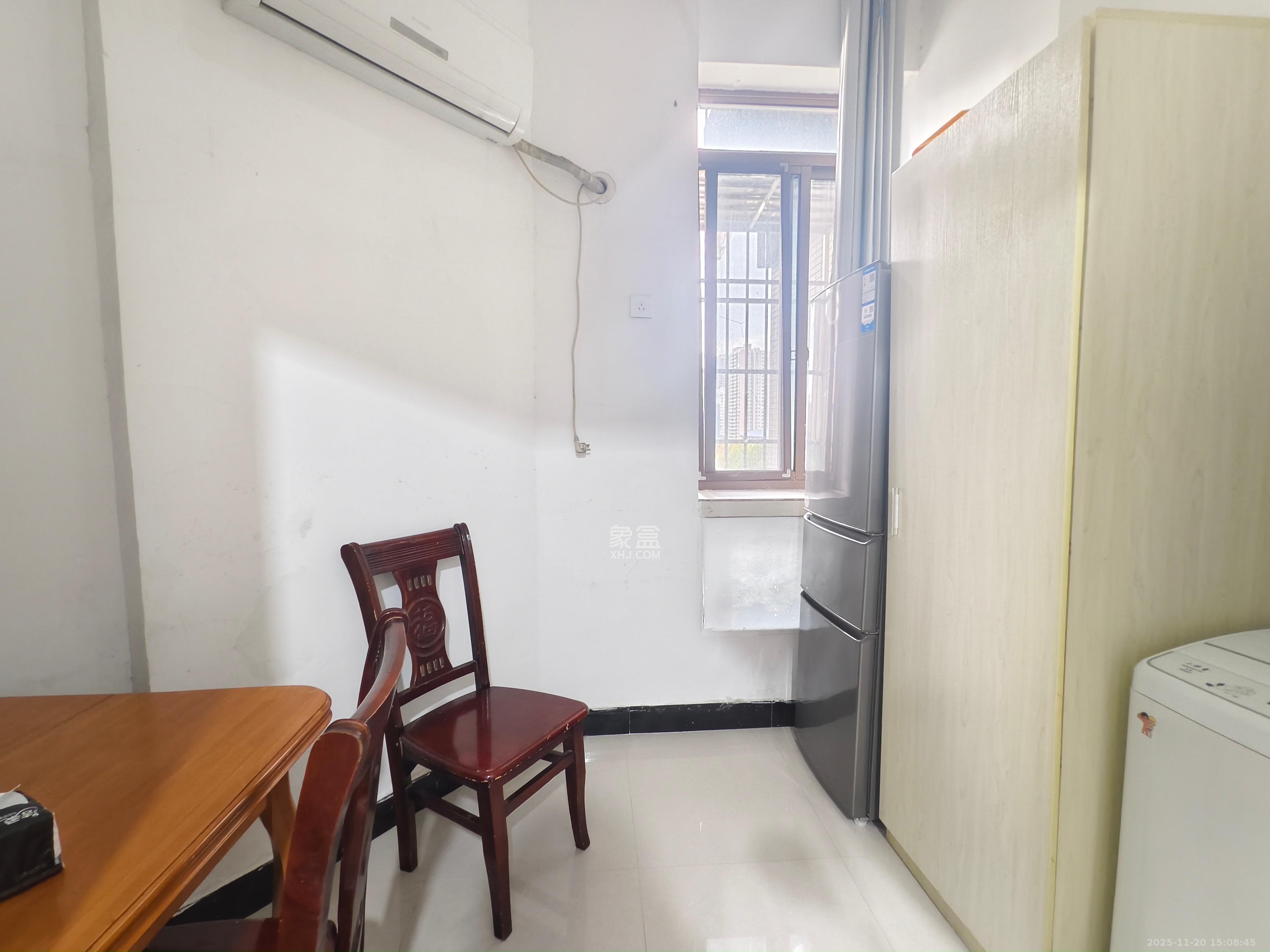 湖湾世景 1室1厅1卫 1180.0元/月 湖湾世景 1室1厅1卫 1180.0元/月室内图