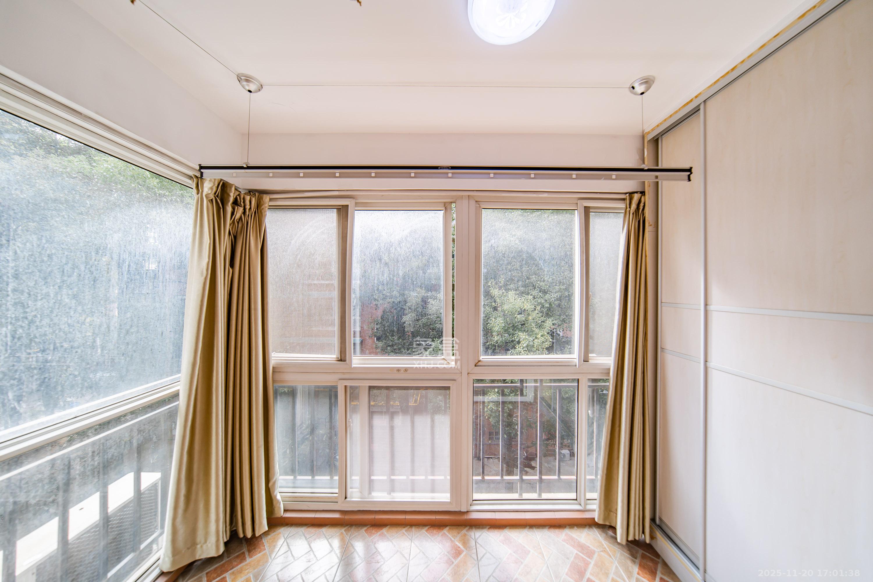 金地园 3室2厅2卫 72.0万 金地园 3室2厅2卫 72.0万阳台