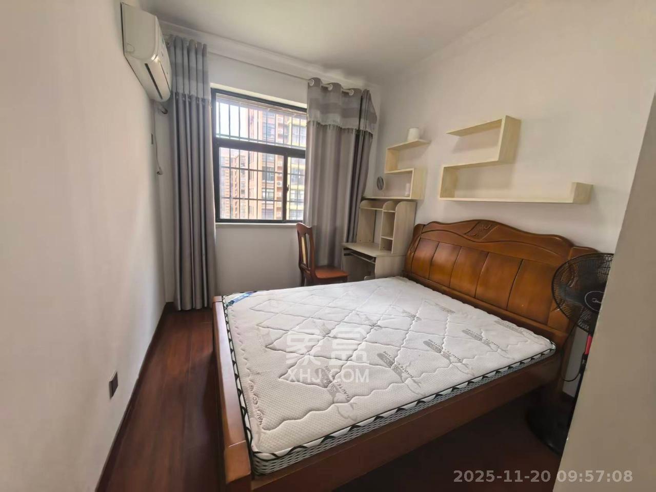 华雅花园  3室2厅2卫    46.8万客厅