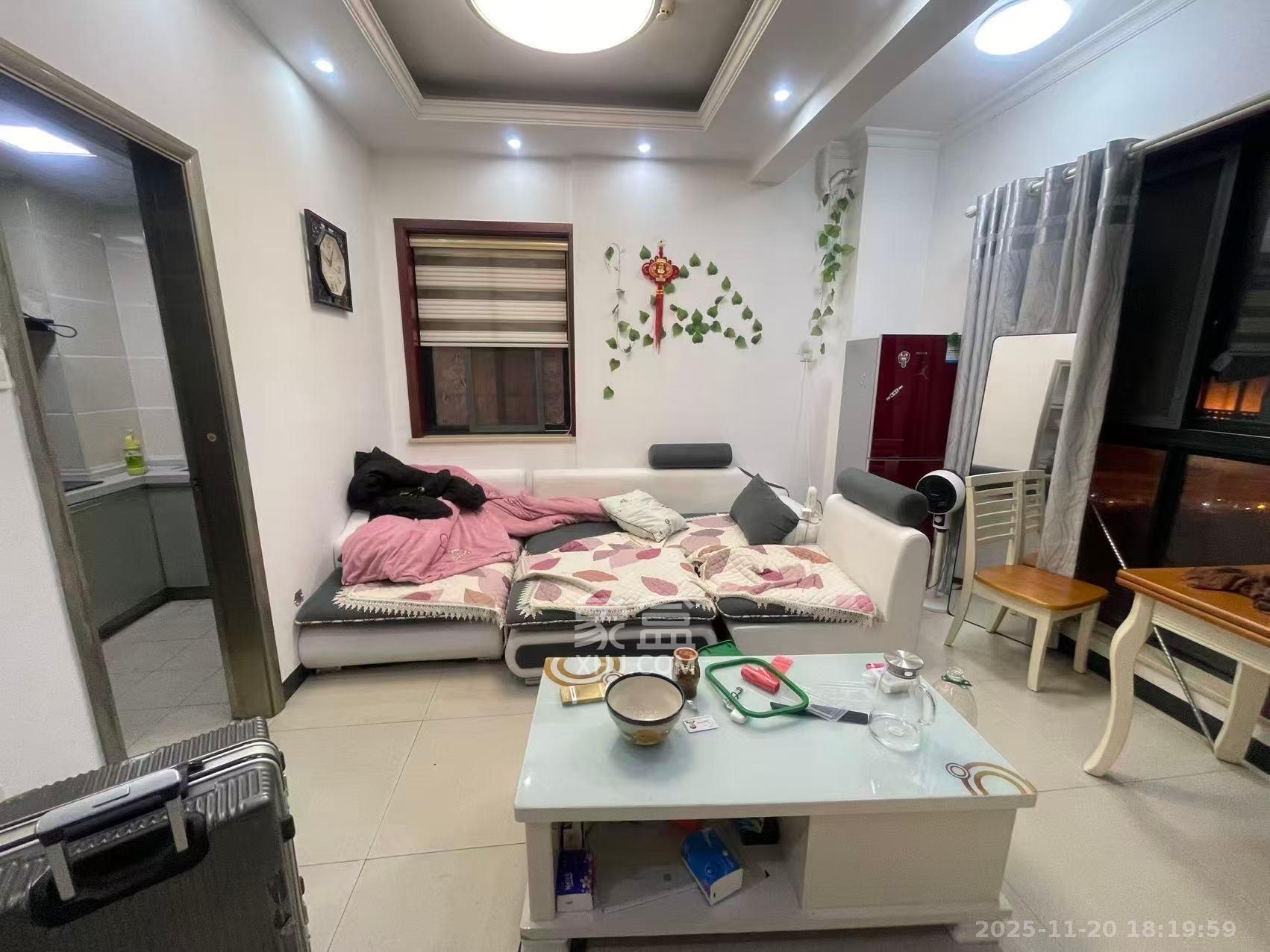 嘉汇公馆 2室2厅1卫 1600.0元/月 嘉汇公馆 2室2厅1卫 1600.0元/月室内图