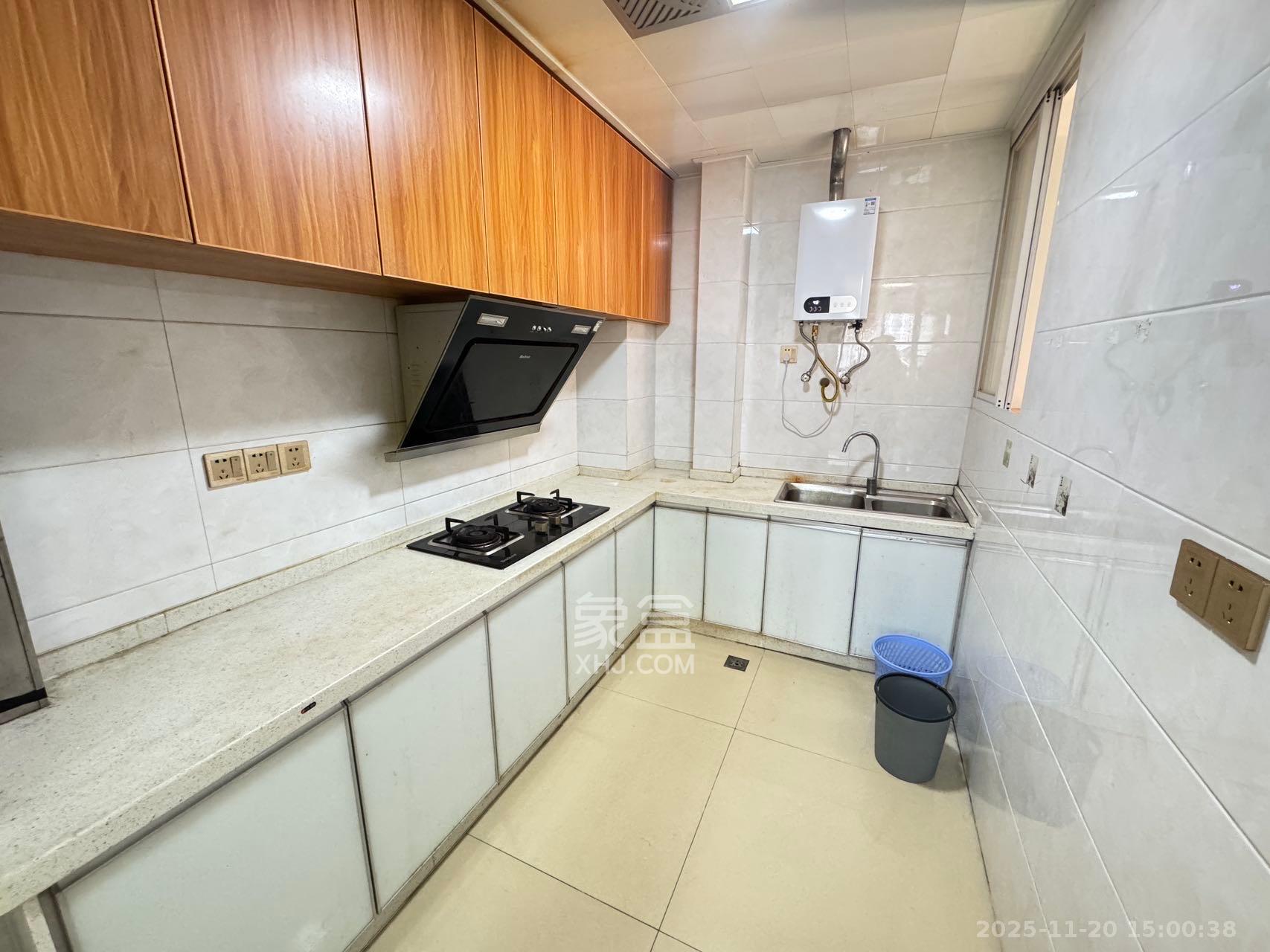 三景华御  3室2厅1卫    1600.0元/月室内图