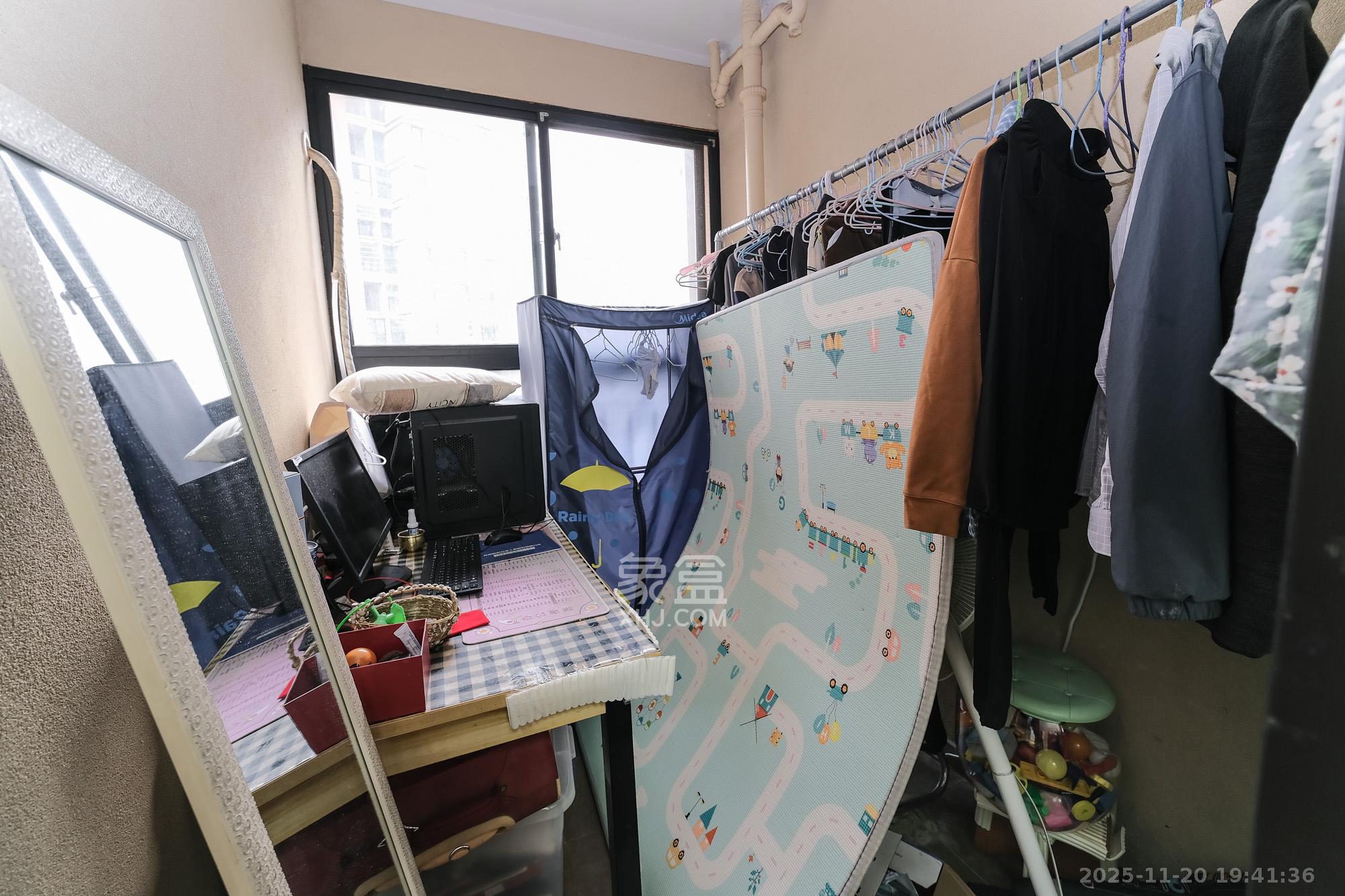 郡原居里 2室2厅1卫 45.0万 郡原居里 2室2厅1卫 45.0万阳台