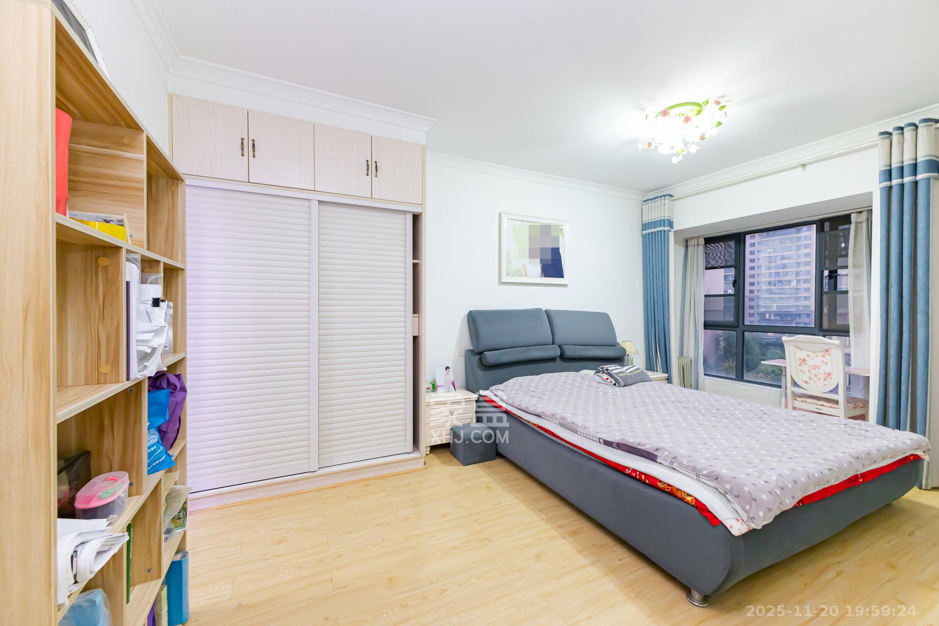 勤诚达新界  4室2厅2卫    92.0万卧室