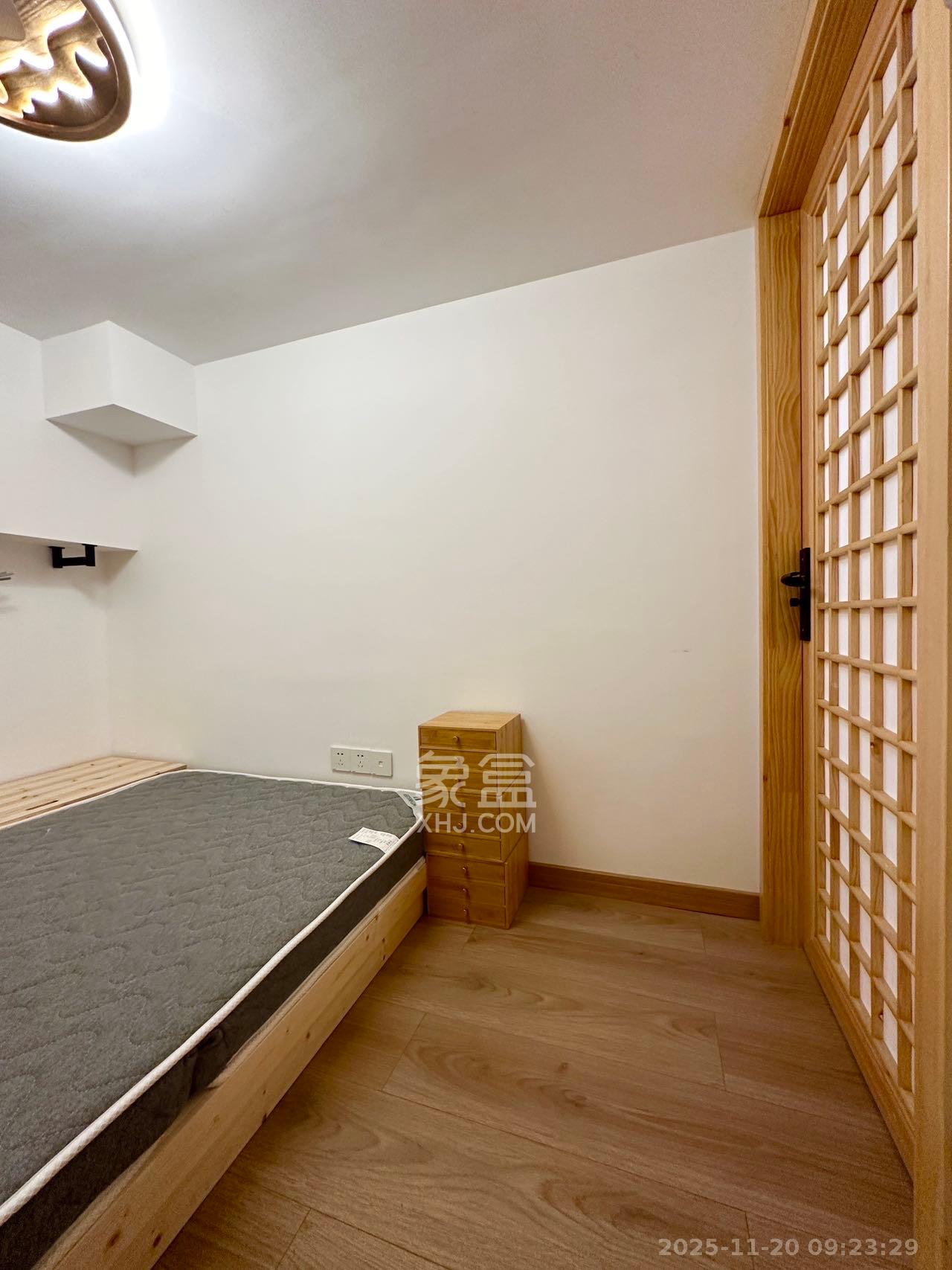 荣盛花语书苑  2室1厅2卫    2700.0元/月室内图