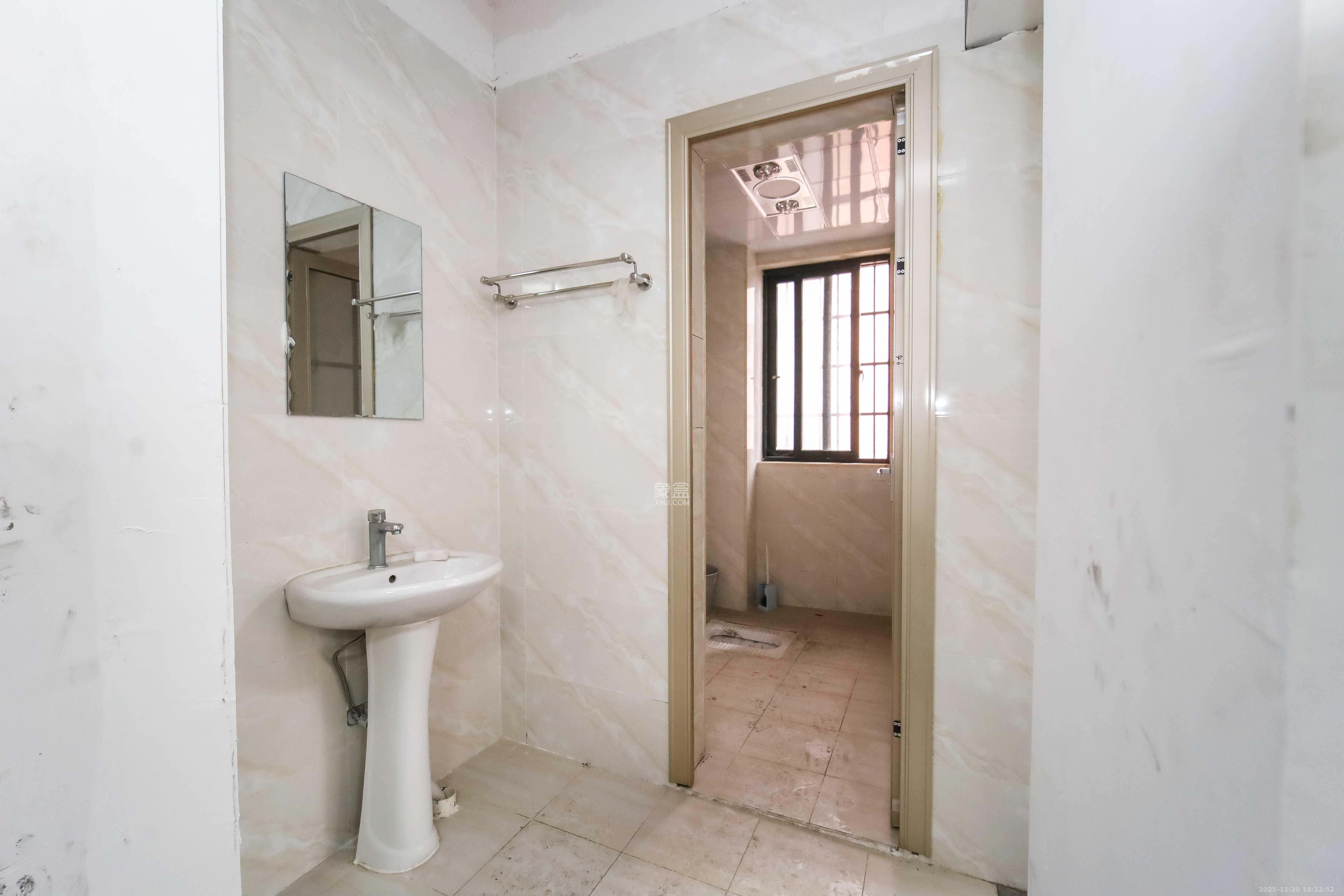 东玺门 2室2厅1卫 52.0万 东玺门 2室2厅1卫 52.0万卫生间