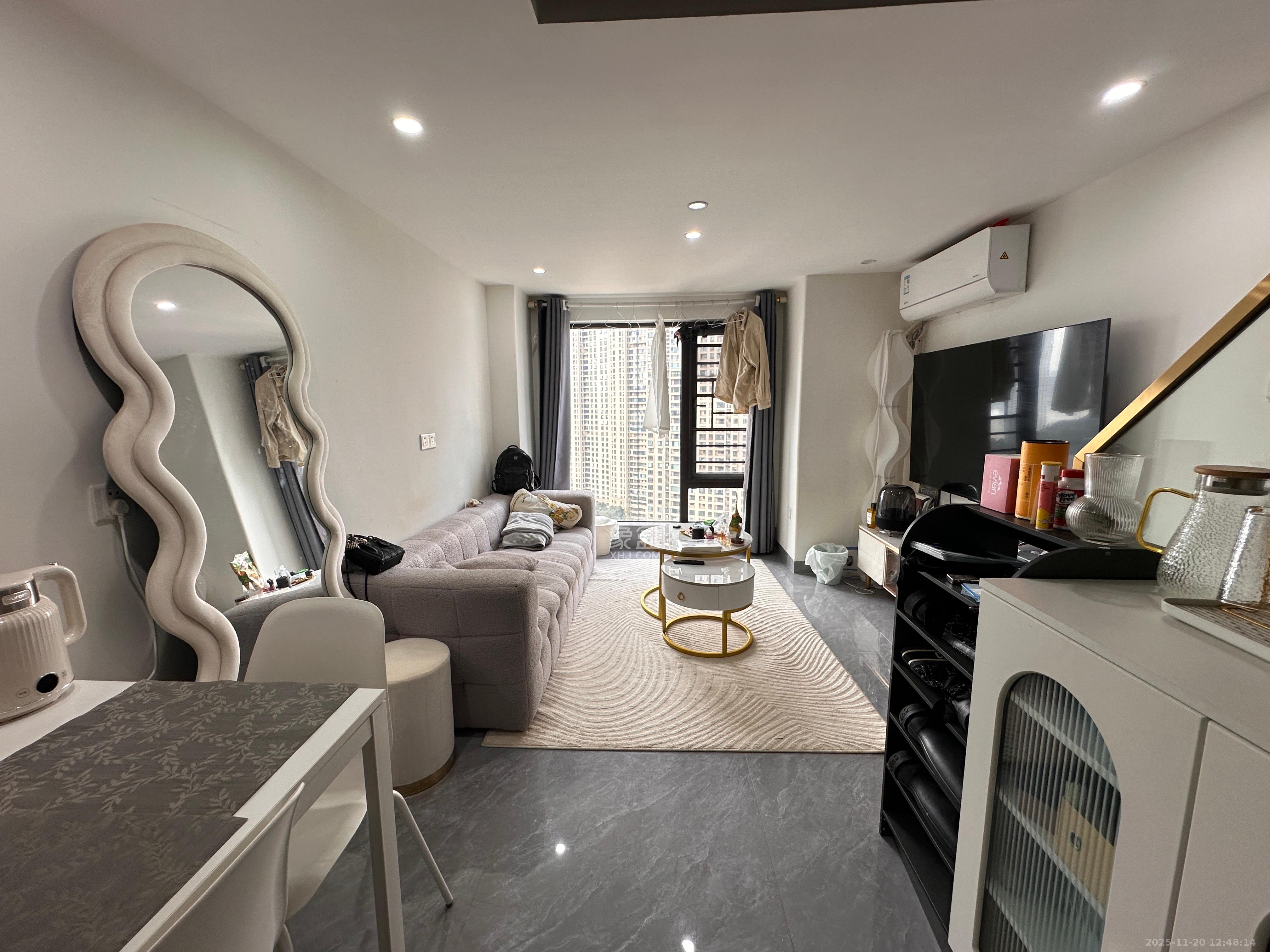 卓越江岸  2室1厅1卫    2400.0元/月