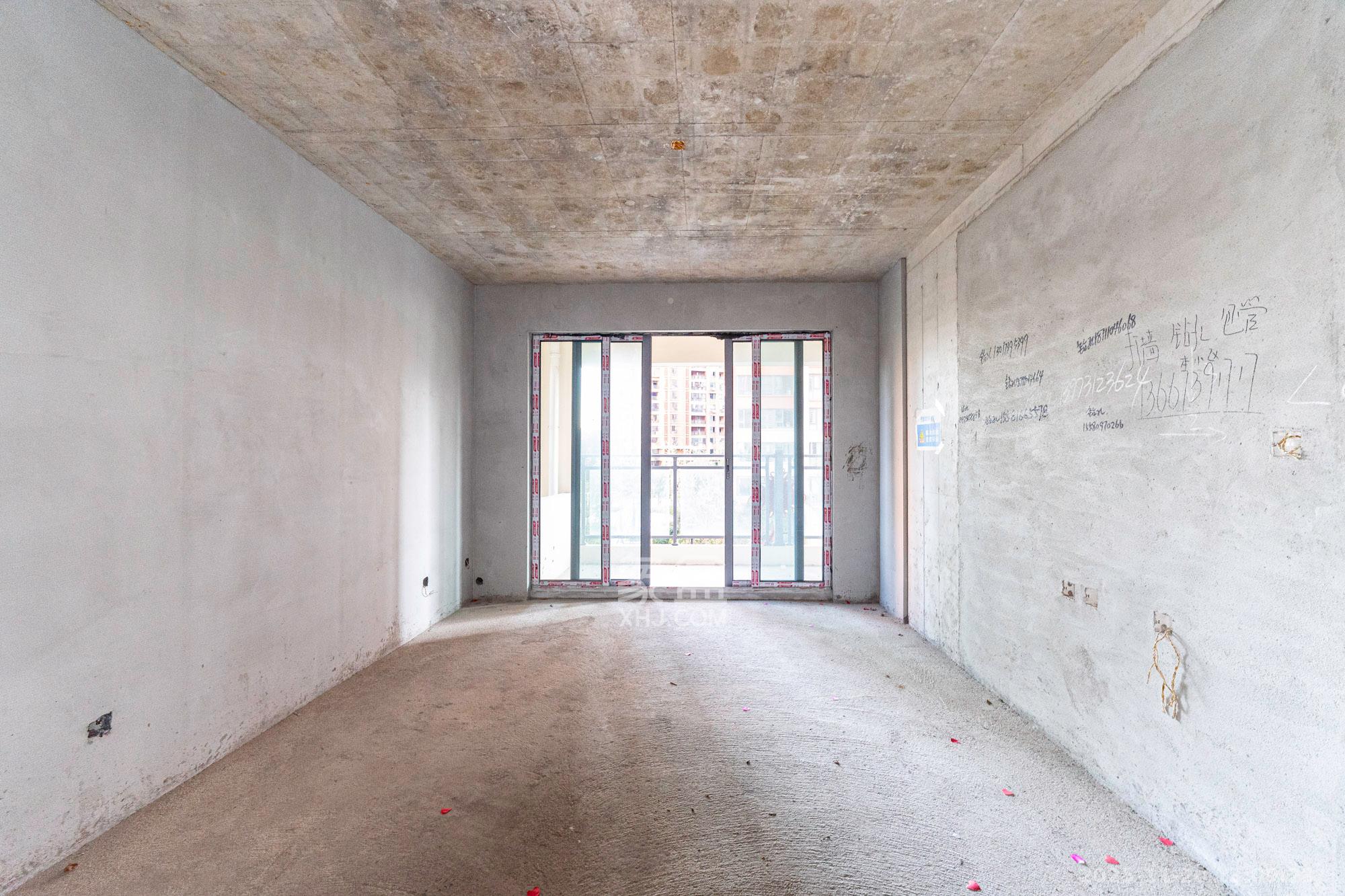 金色溪泉湾 3室2厅1卫 115.0万 金色溪泉湾 3室2厅1卫 115.0万客厅