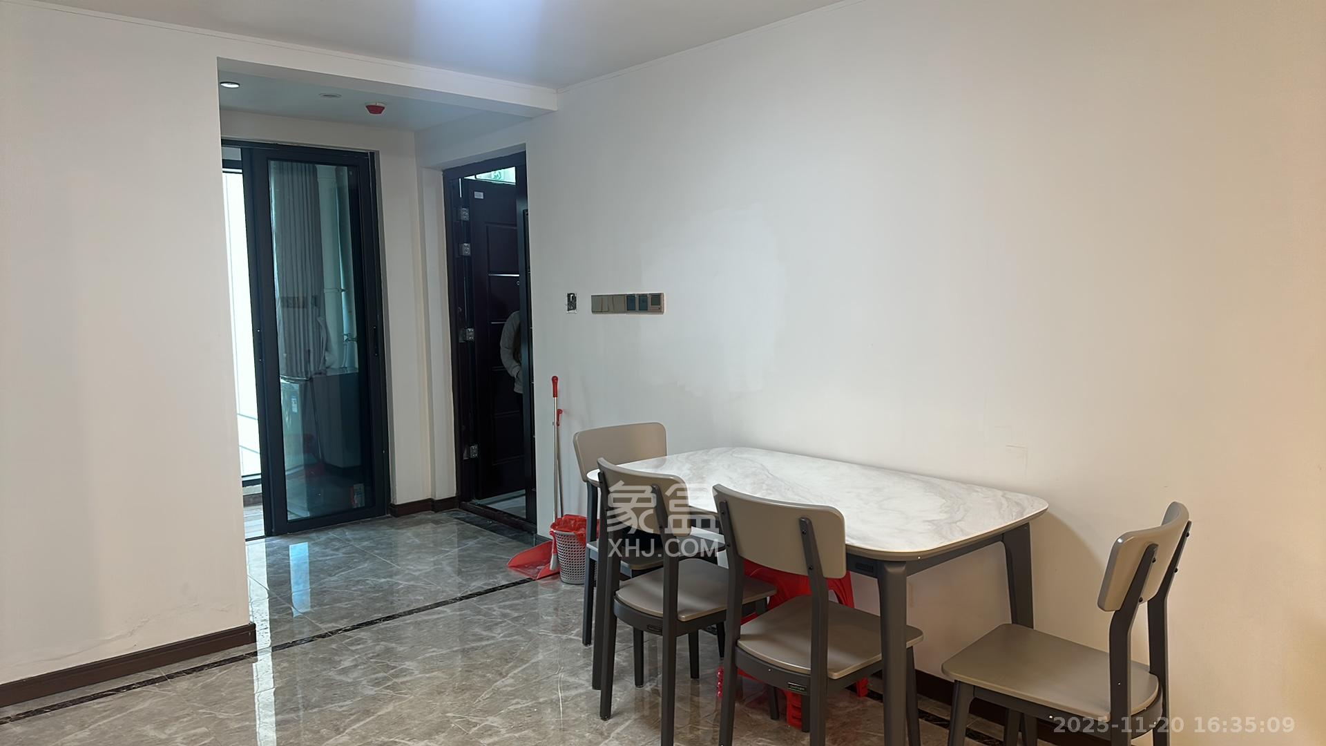 绿地长沙城际空间站(柏仕佳苑) 4室2厅2卫 3500.0元/月 绿地长沙城际空间站(柏仕佳苑) 4室2厅2卫 3500.0元/月室内图