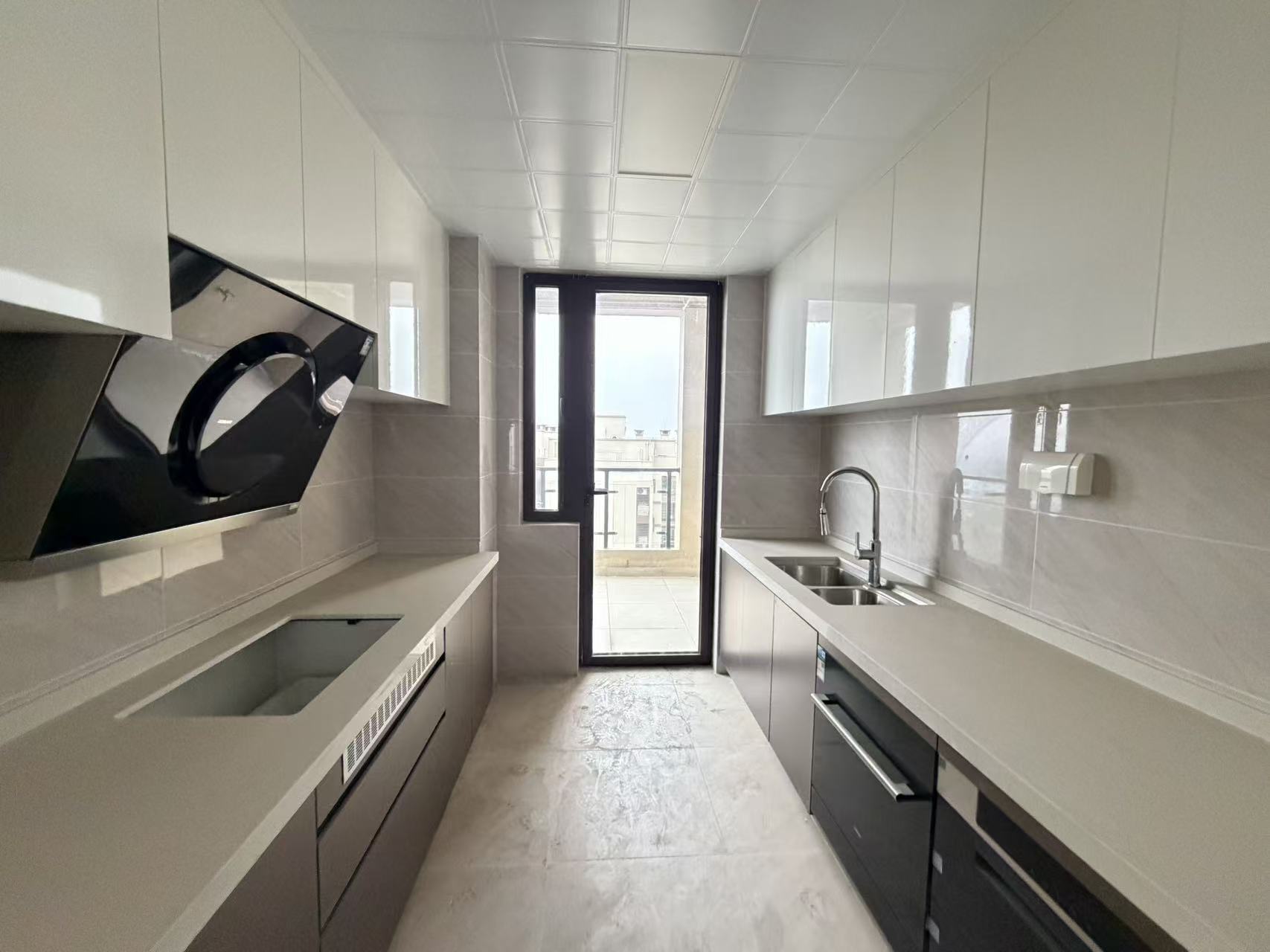 华耀碧桂园十里江湾誉峯 5室2厅3卫 5000.0元/月 华耀碧桂园十里江湾誉峯 5室2厅3卫 5000.0元/月室内图