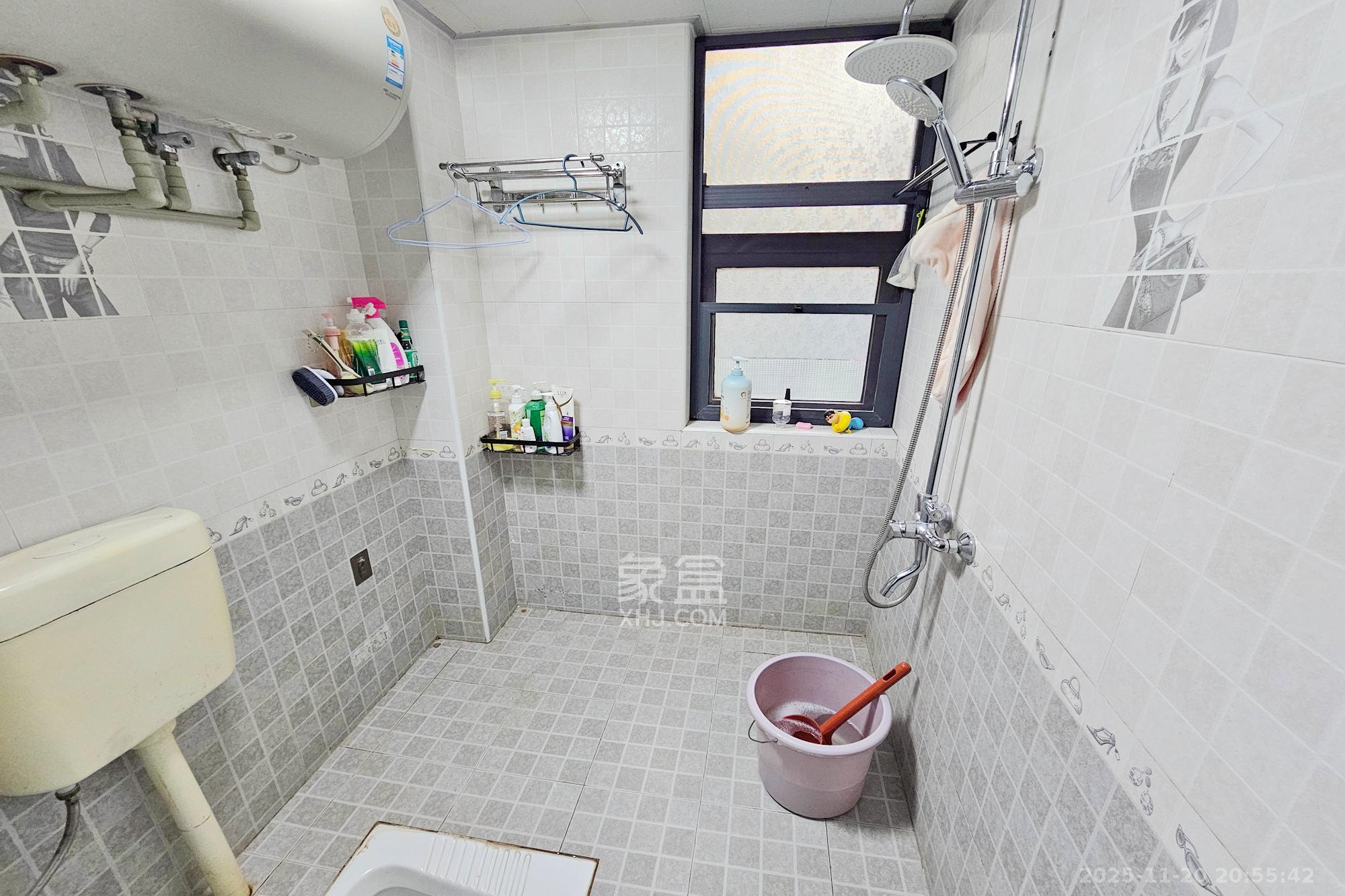 茂华国际湘  3室2厅2卫    140.0万卫生间