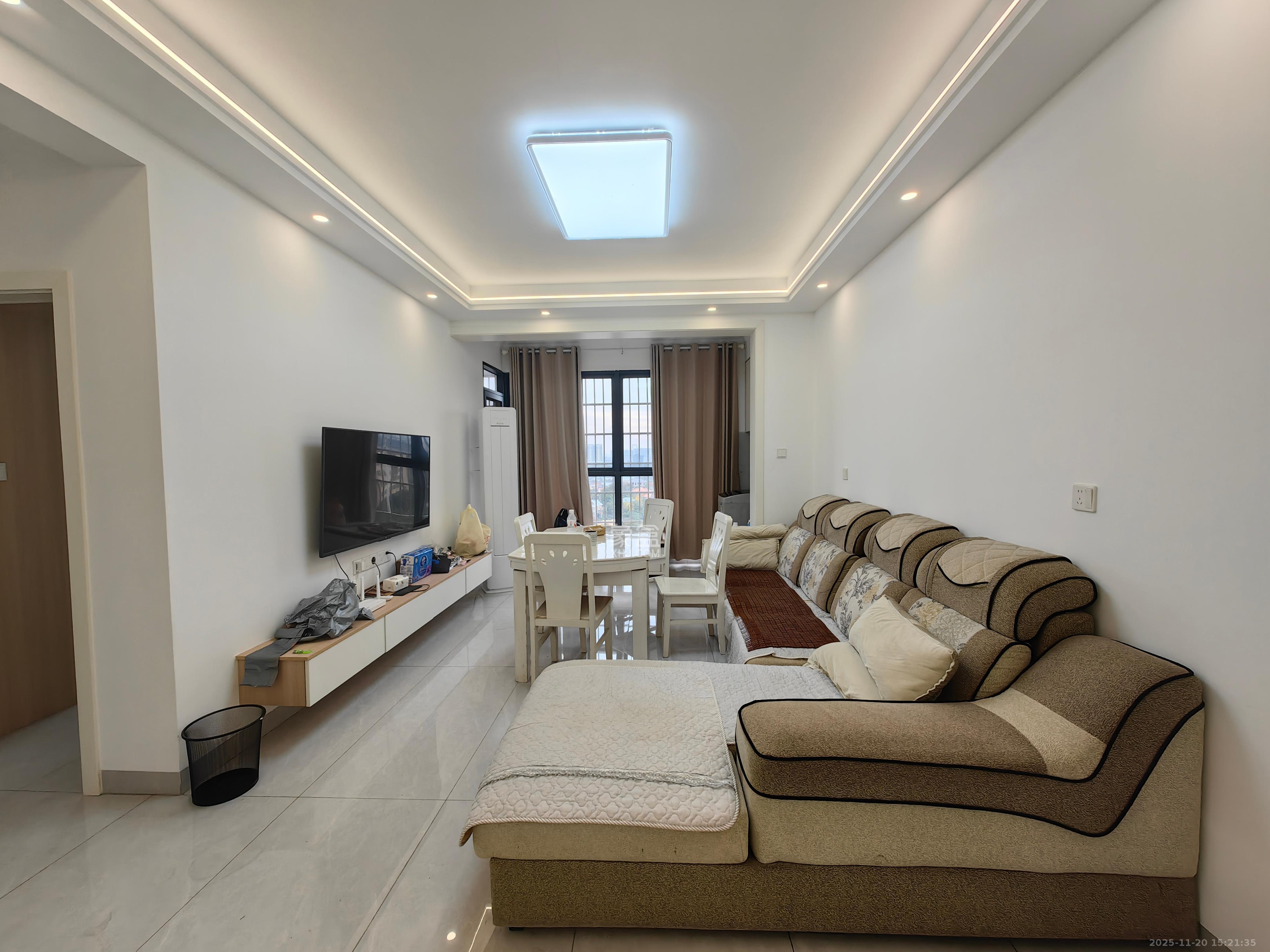 紫华郡  3室2厅2卫    2100.0元/月室内图