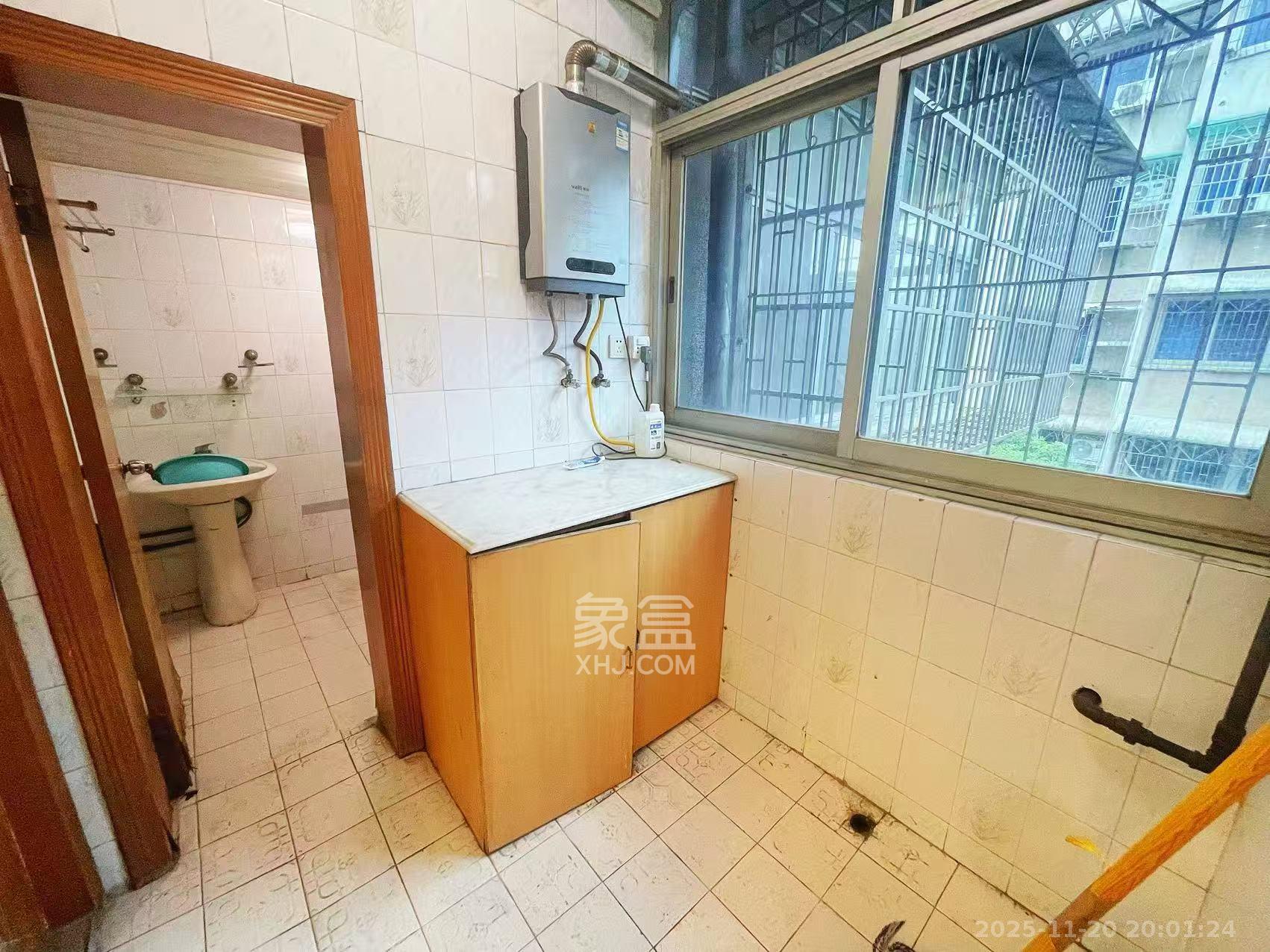 省军区宿舍 3室2厅2卫 2600.0元/月 省军区宿舍 3室2厅2卫 2600.0元/月室内图