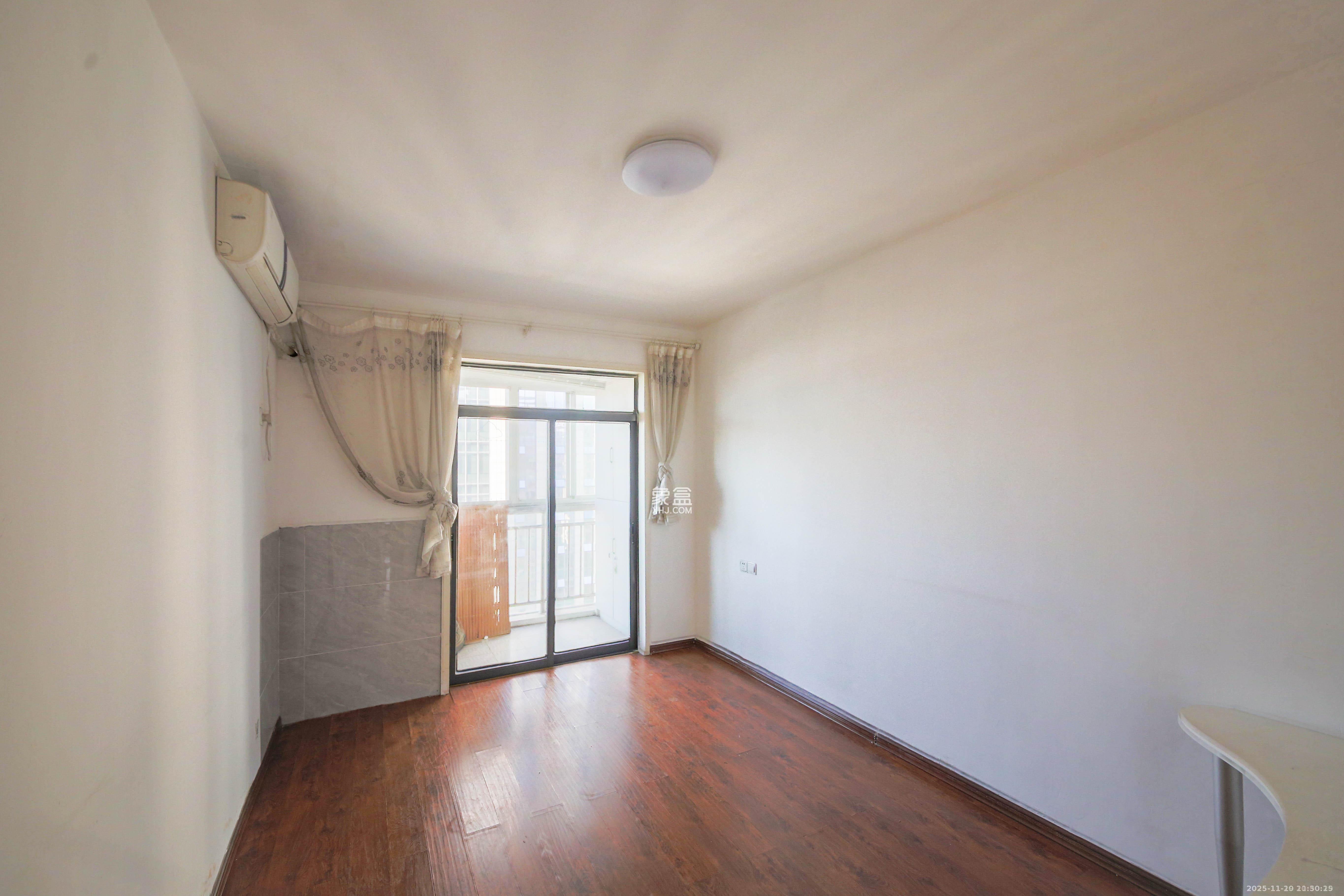 满庭芳小区  3室2厅2卫    3000.0元/月室内图