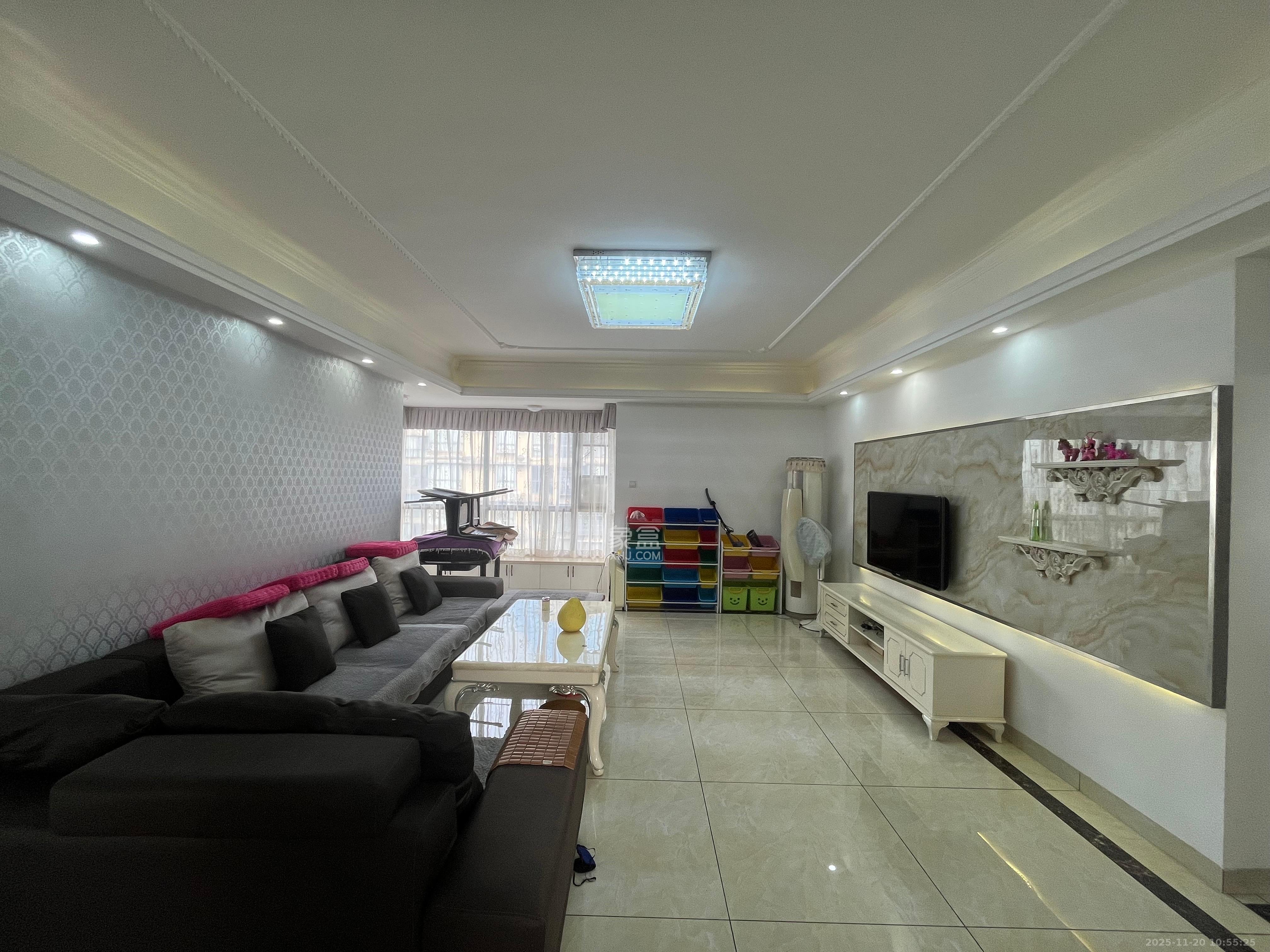 星城书香苑(星城书院) 3室2厅2卫 3800.0元/月 星城书香苑(星城书院) 3室2厅2卫 3800.0元/月室内图