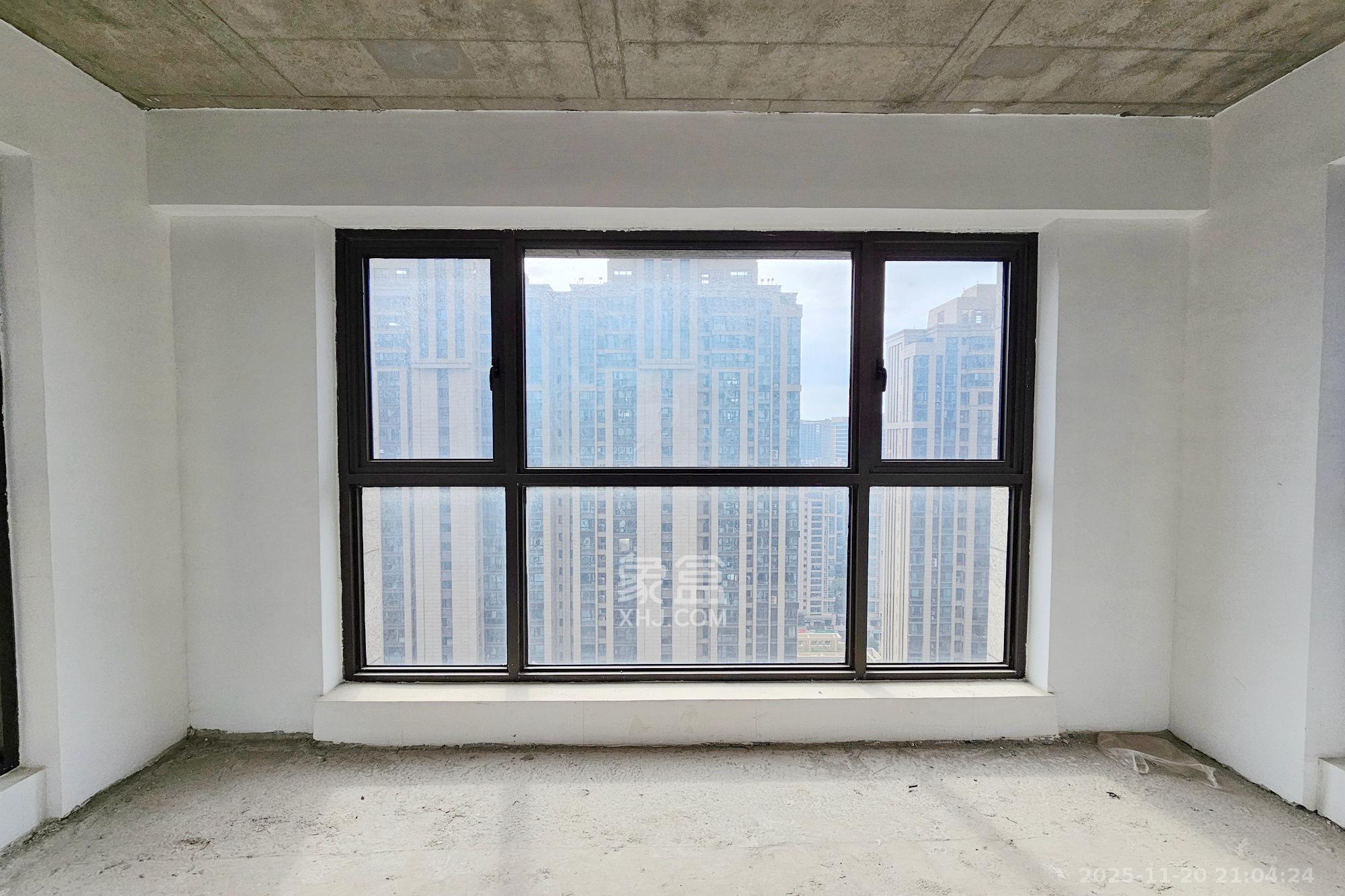 明昇壹城(明昇时代广场)二期 4室2厅3卫 228.0万 明昇壹城(明昇时代广场)二期 4室2厅3卫 228.0万阳台