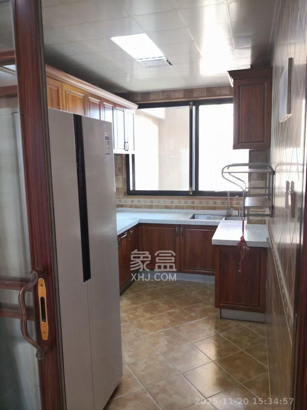 振业城一期  4室2厅2卫    4300.0元/月室内图