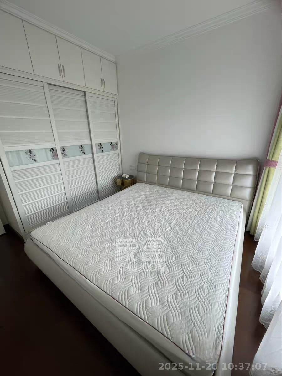 蓝光幸福满庭  3室2厅1卫    2200.0元/月室内图